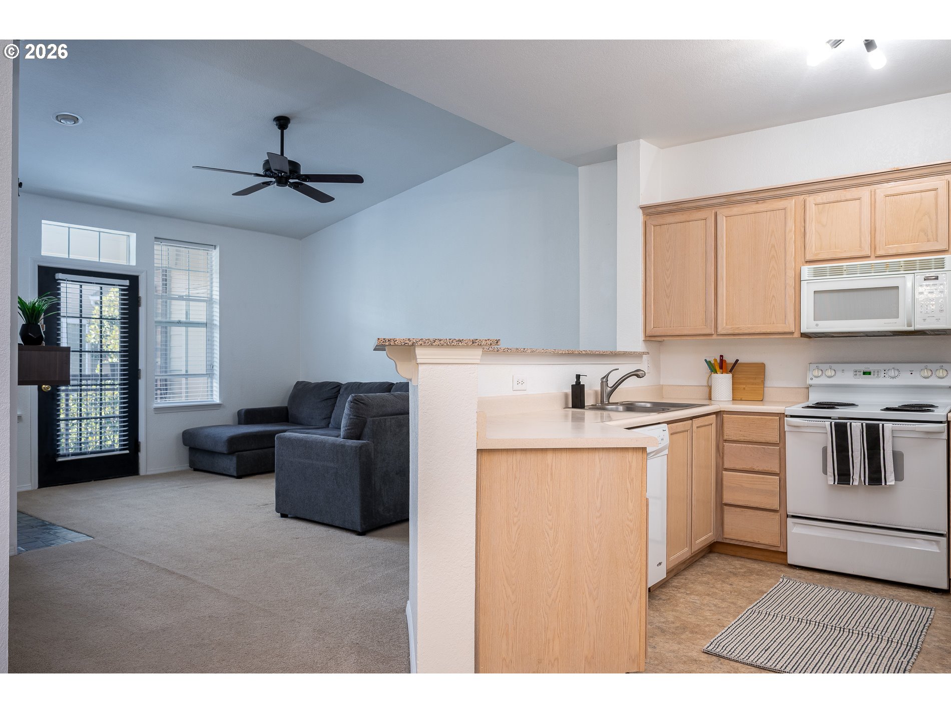 1220 Ne Horizon Loop 106 Property Photo 6