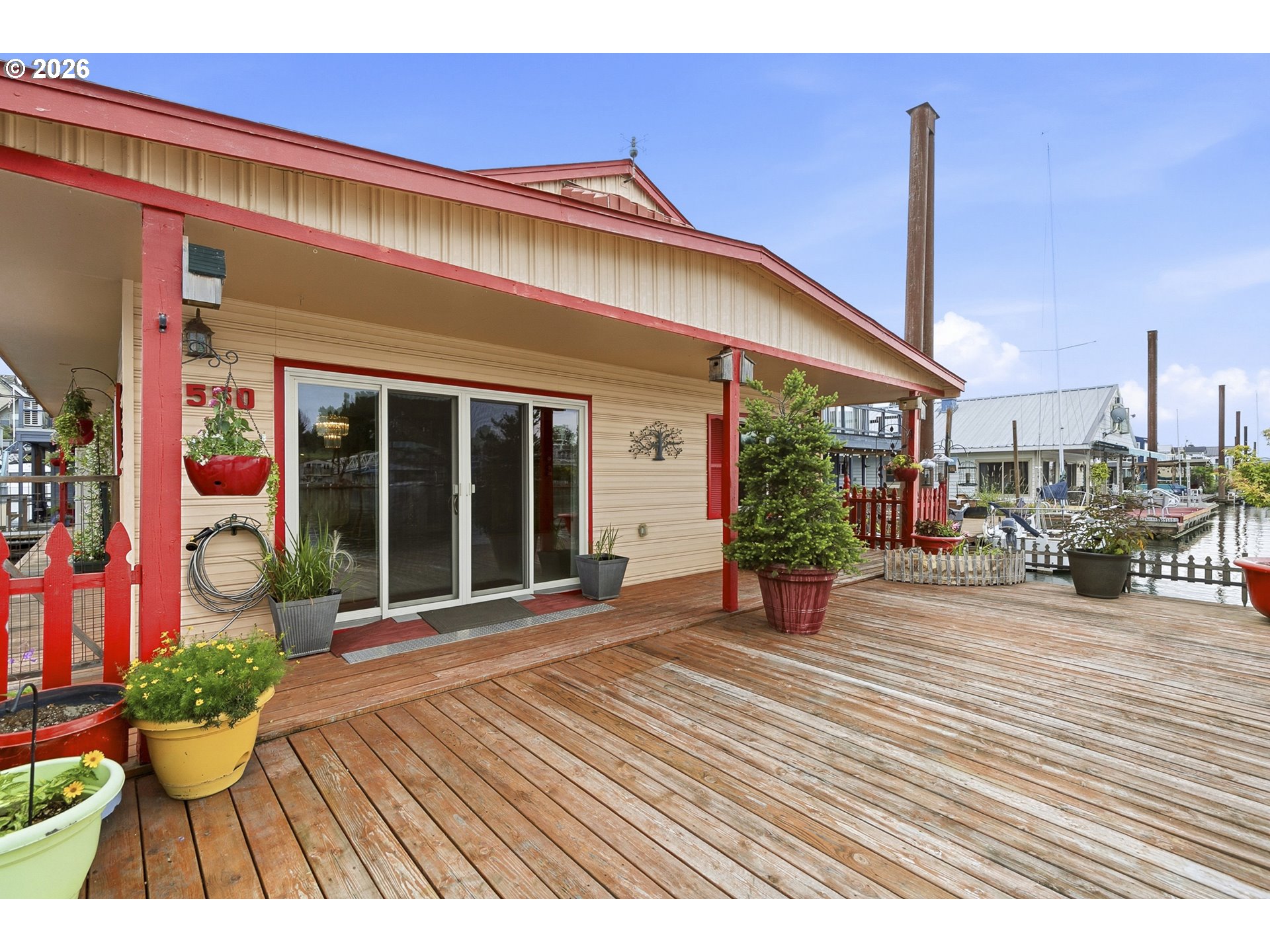 550 N Tomahawk Island Dr. Property Photo 2