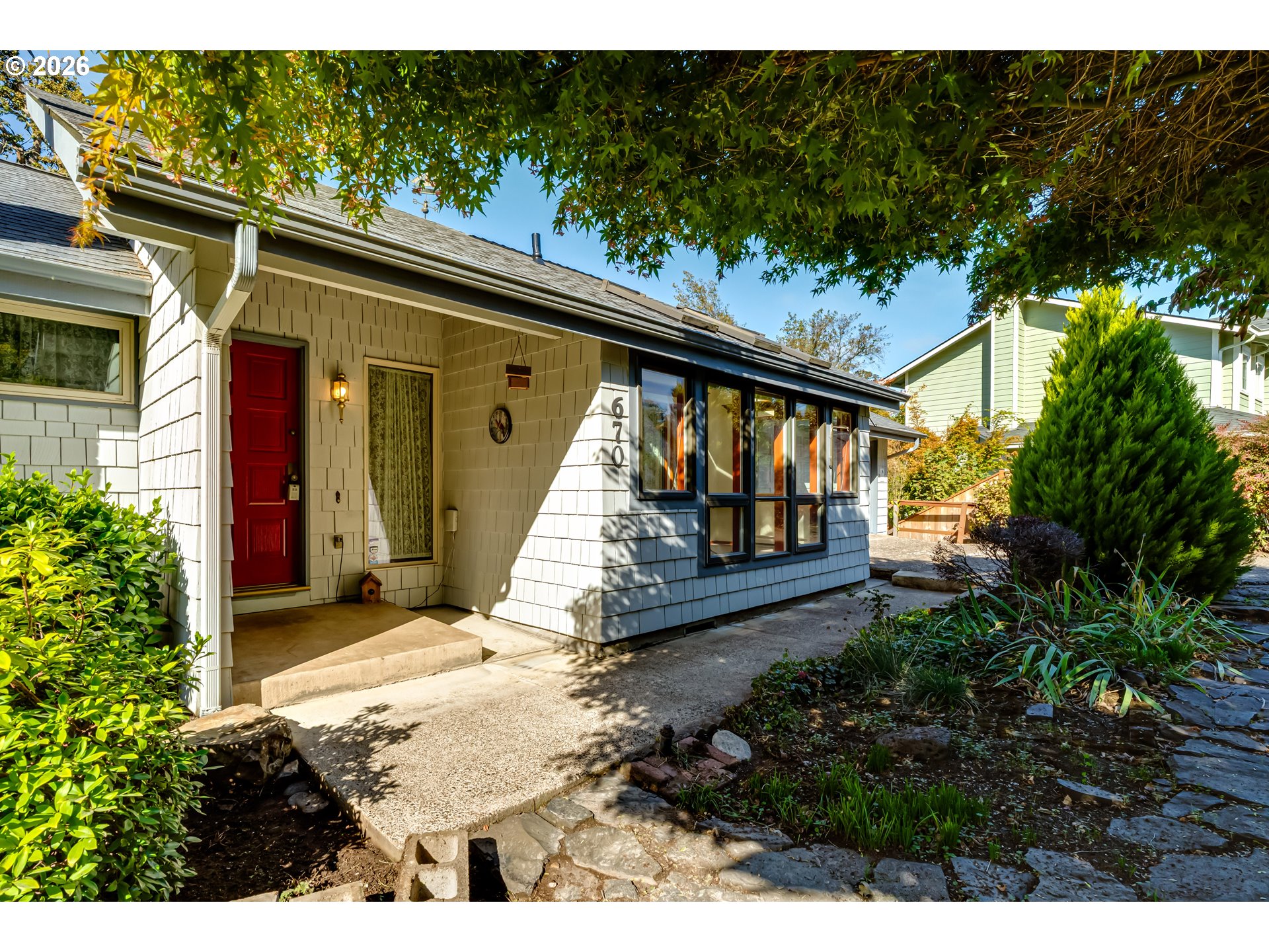 670 Woodcrest Dr Property Photo 2