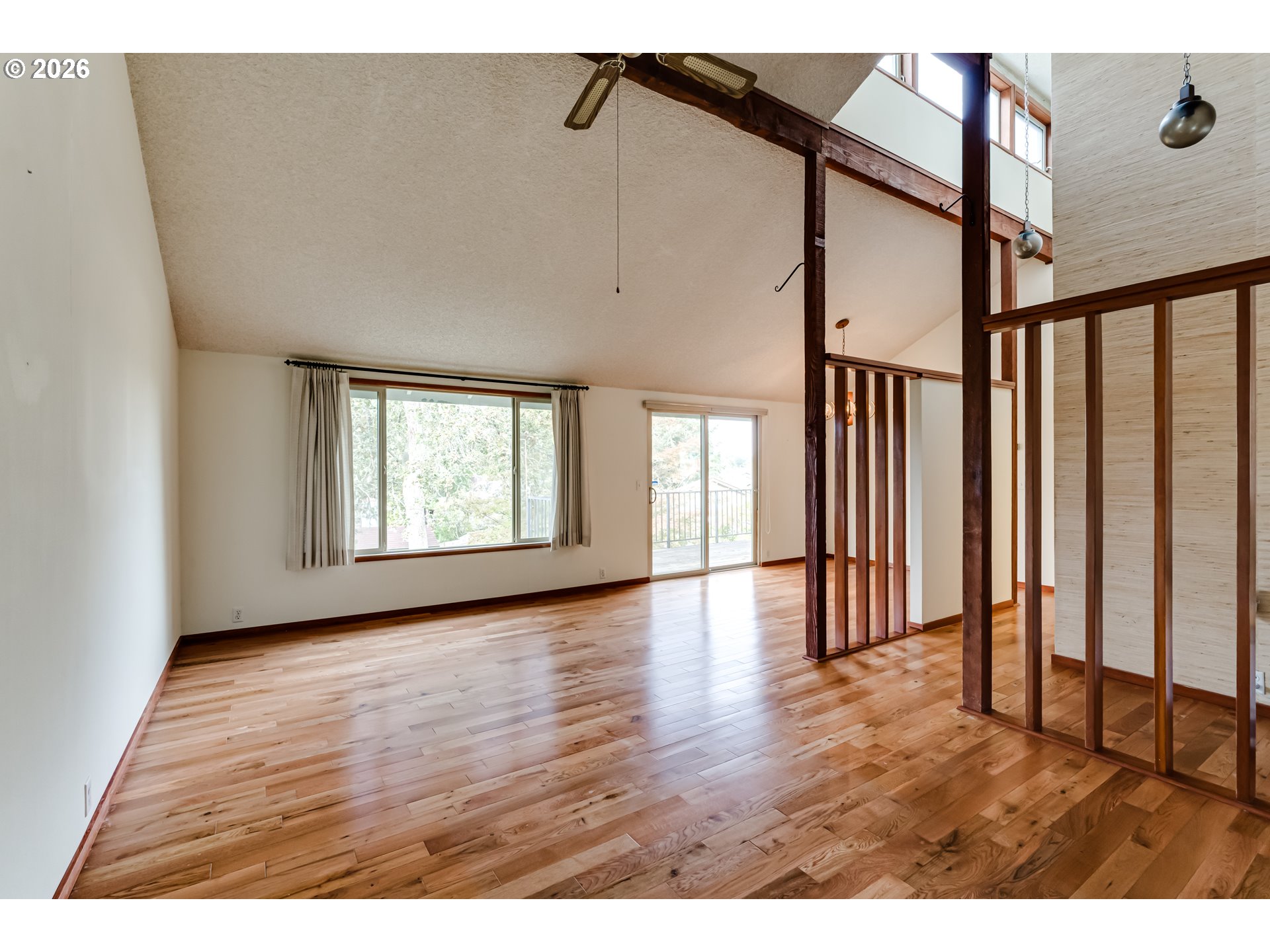 670 Woodcrest Dr Property Photo 5