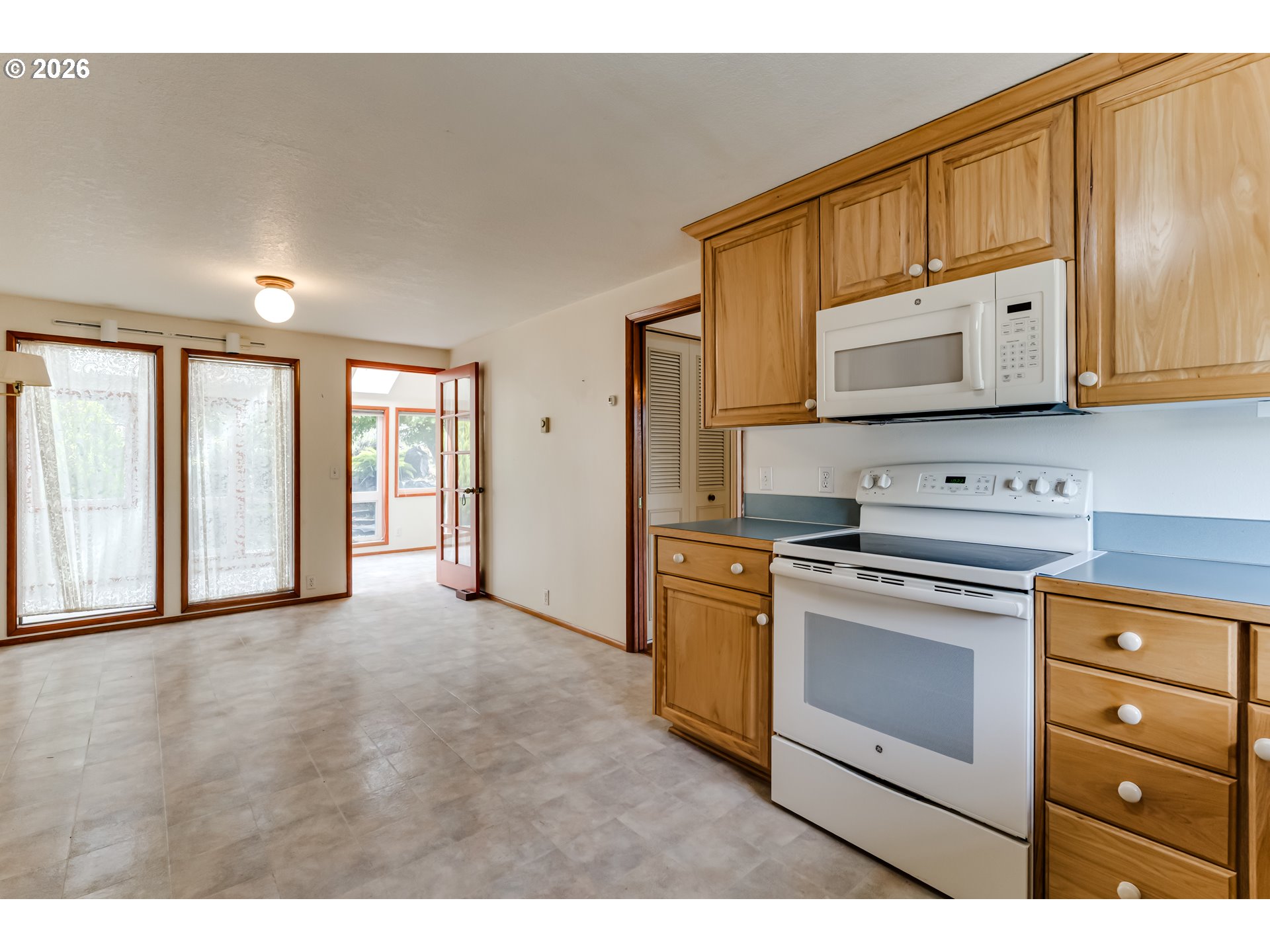 670 Woodcrest Dr Property Photo 10
