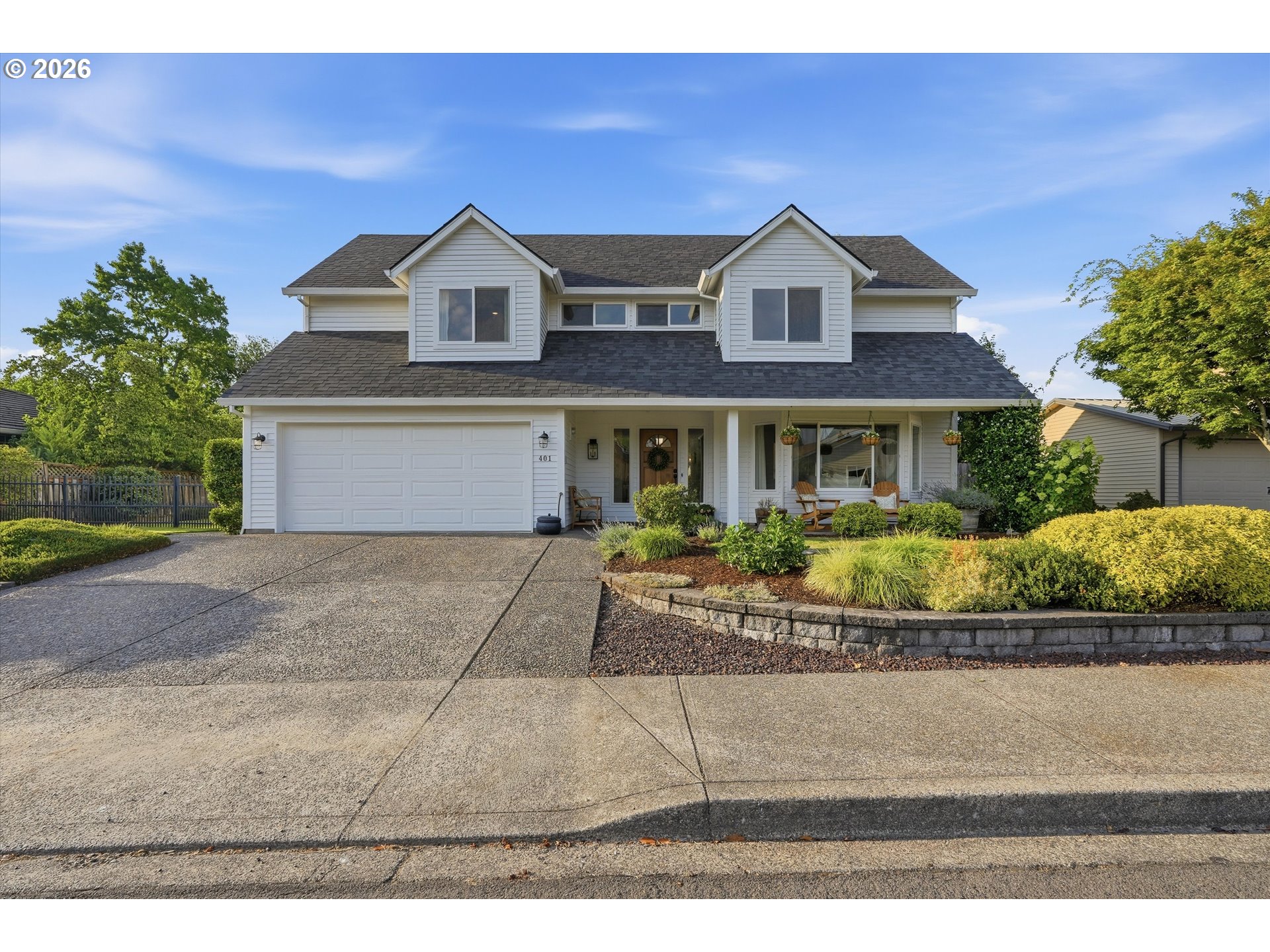 401 E Donald Ln Property Photo 1