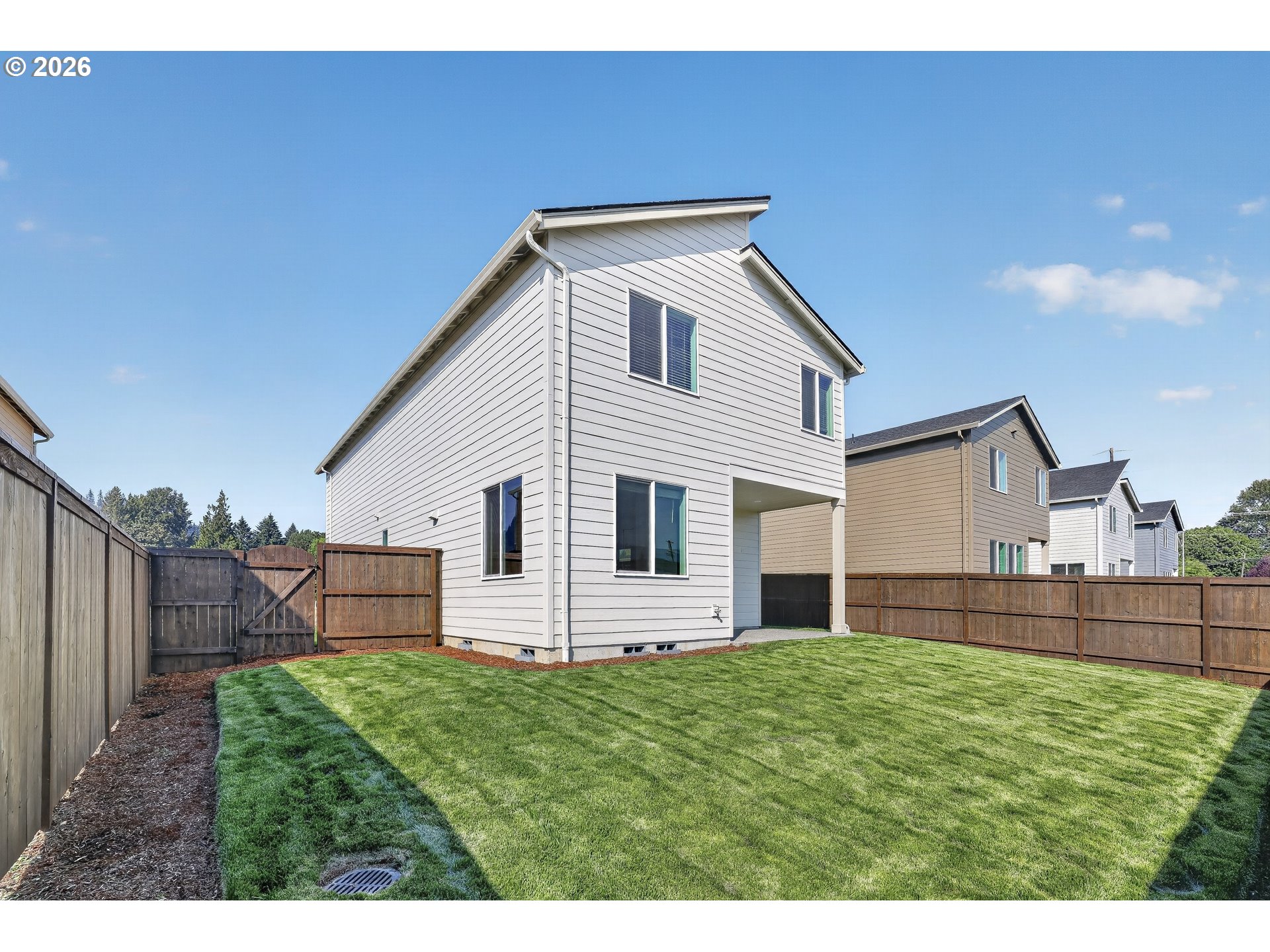 2321 Ash St Property Photo 4