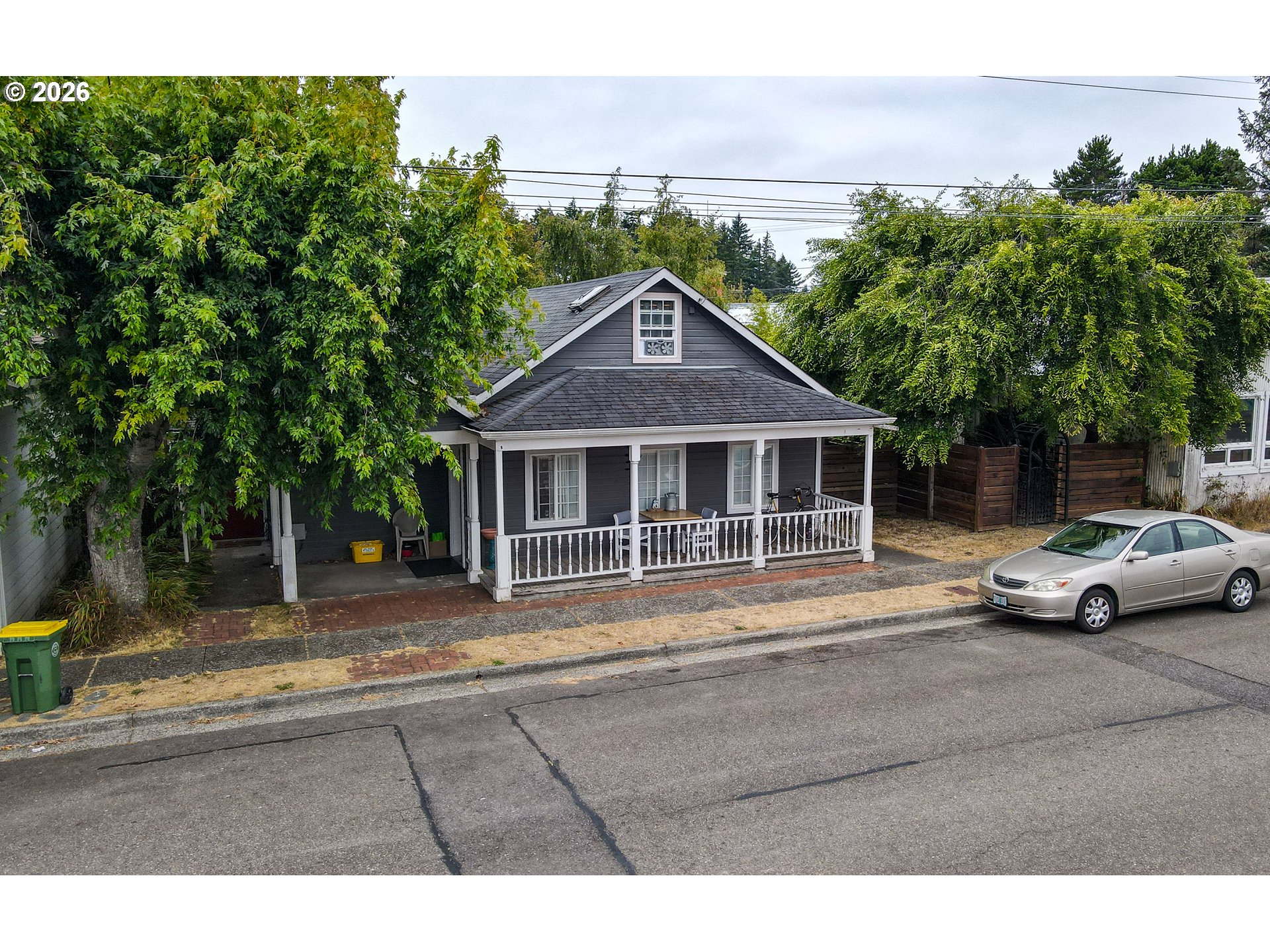 239 Maple St Property Photo 5