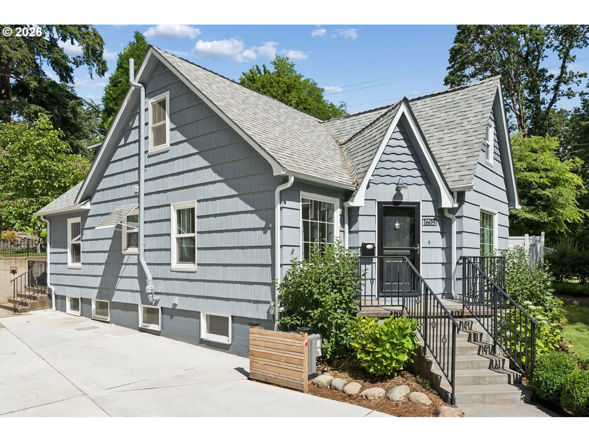 1605 Summer St Property Photo 2