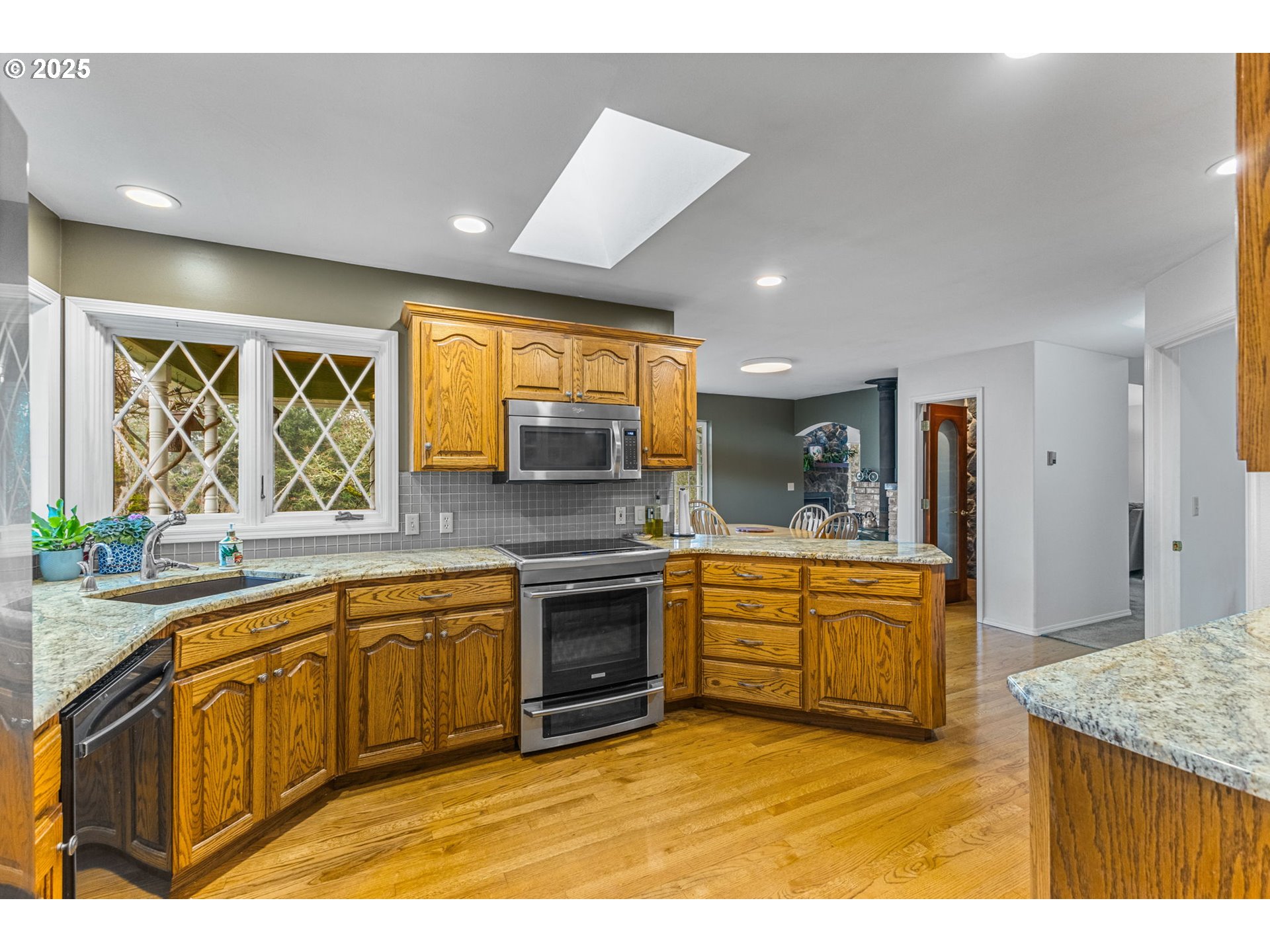17576 Abiqua Rd Property Photo 12