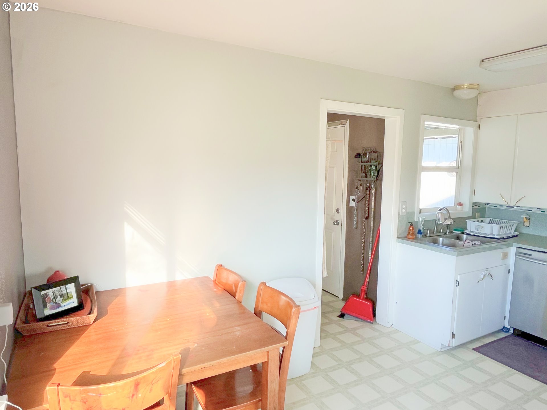 124 Ne West Ave Property Photo 5