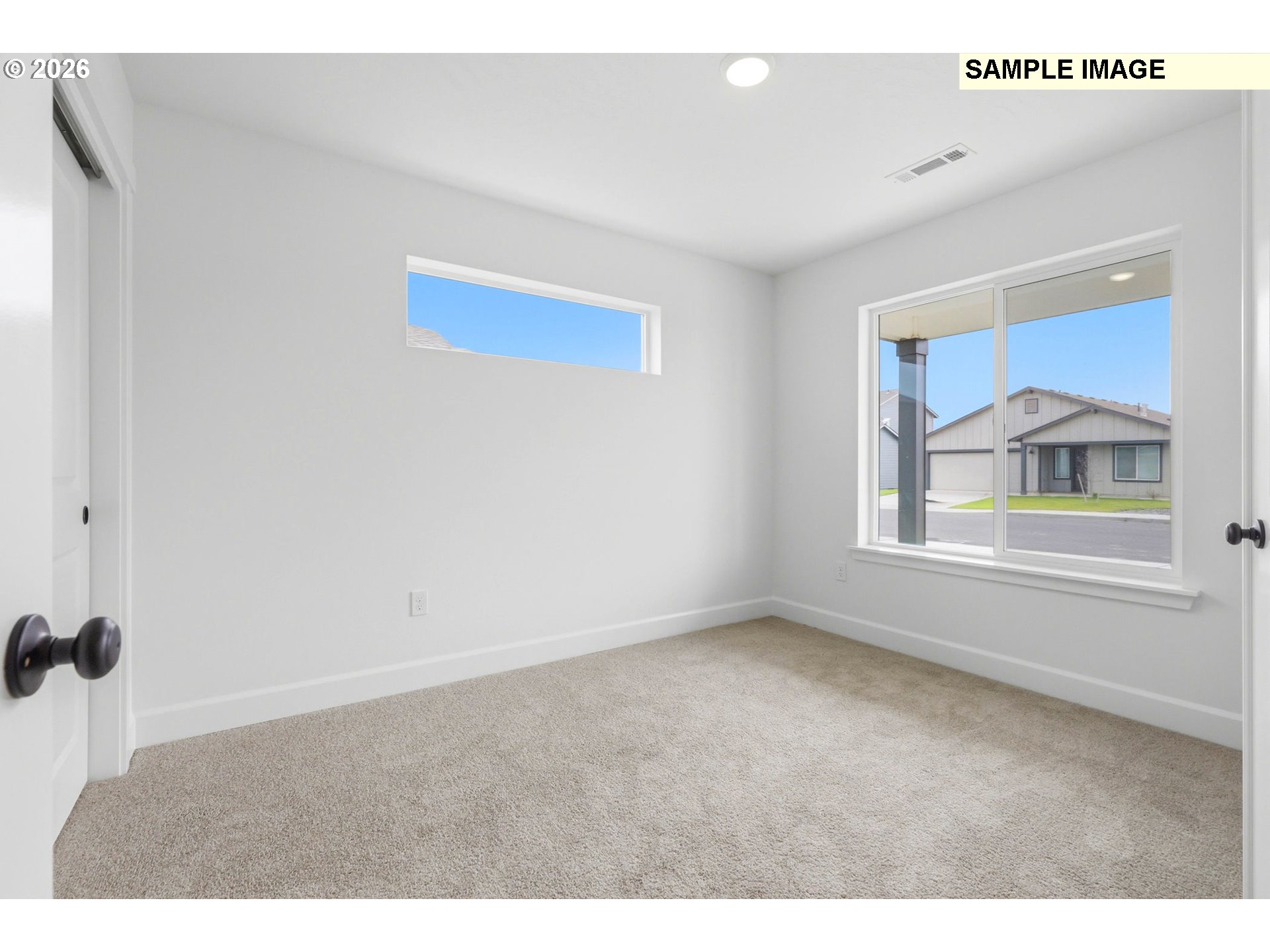 577 Taft St Property Photo 8