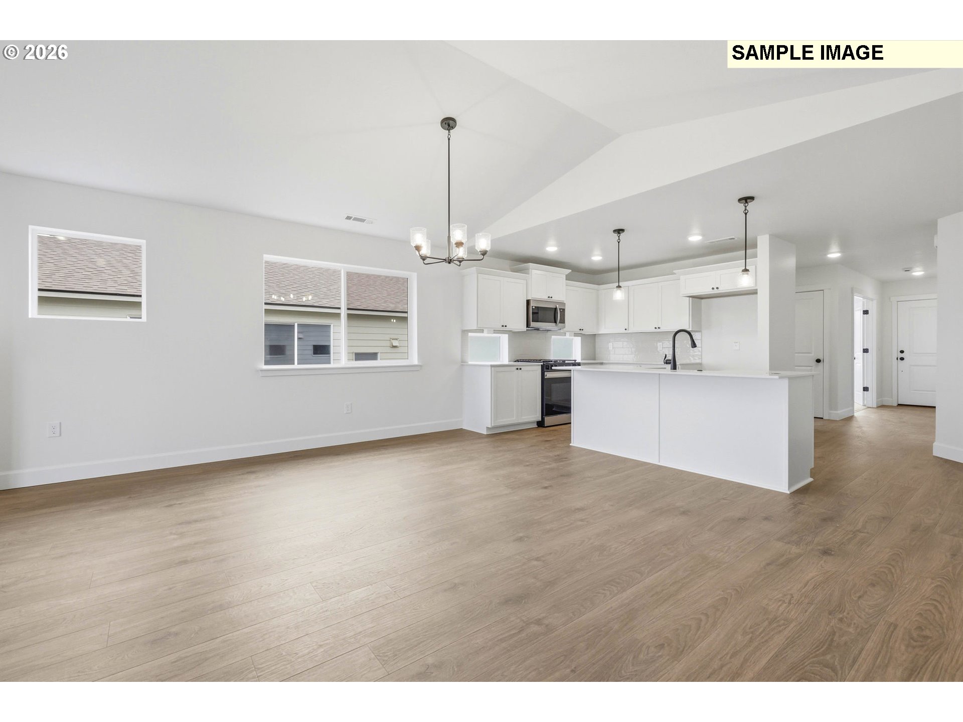 577 Taft St Property Photo 14