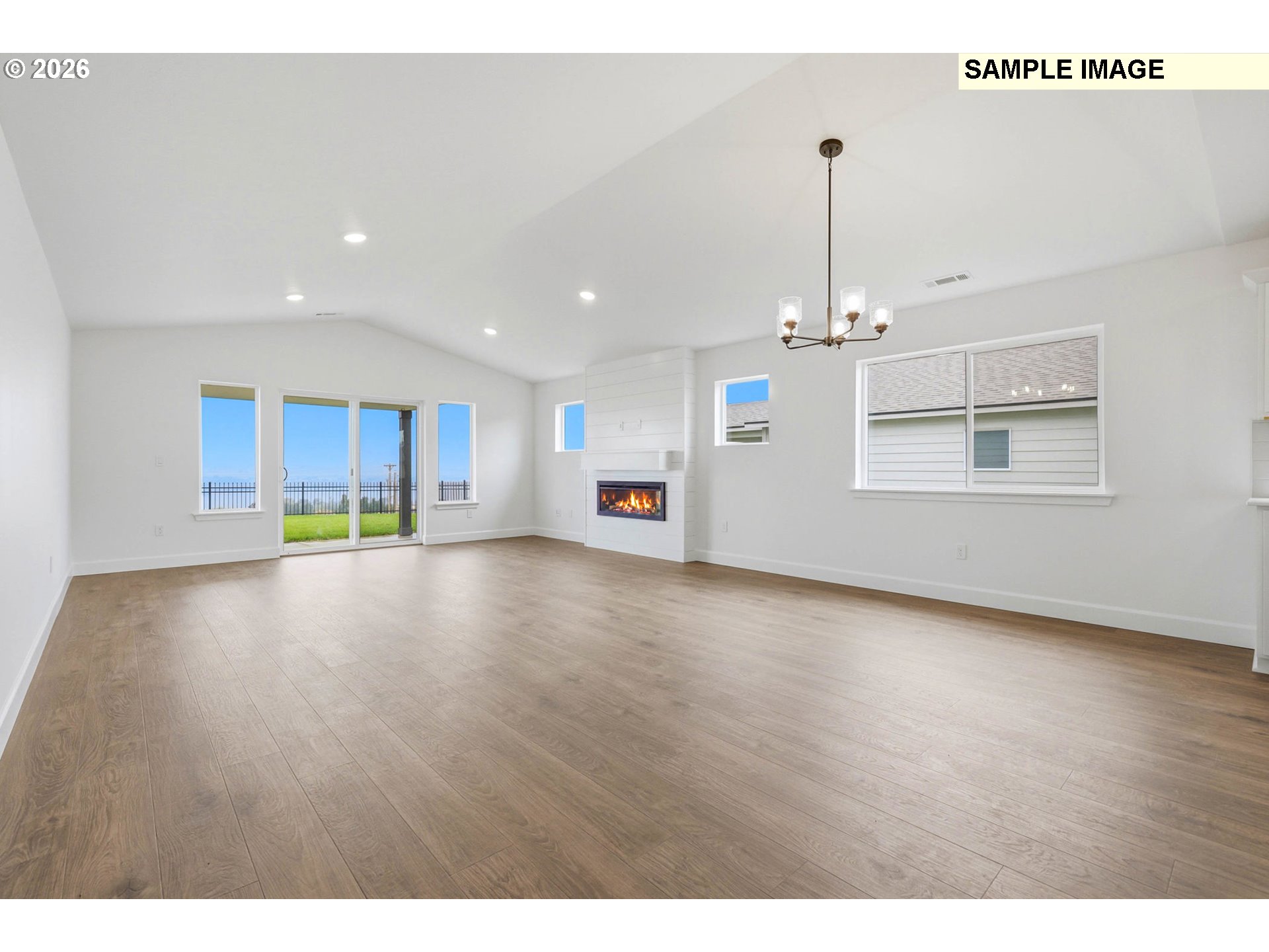 577 Taft St Property Photo 15