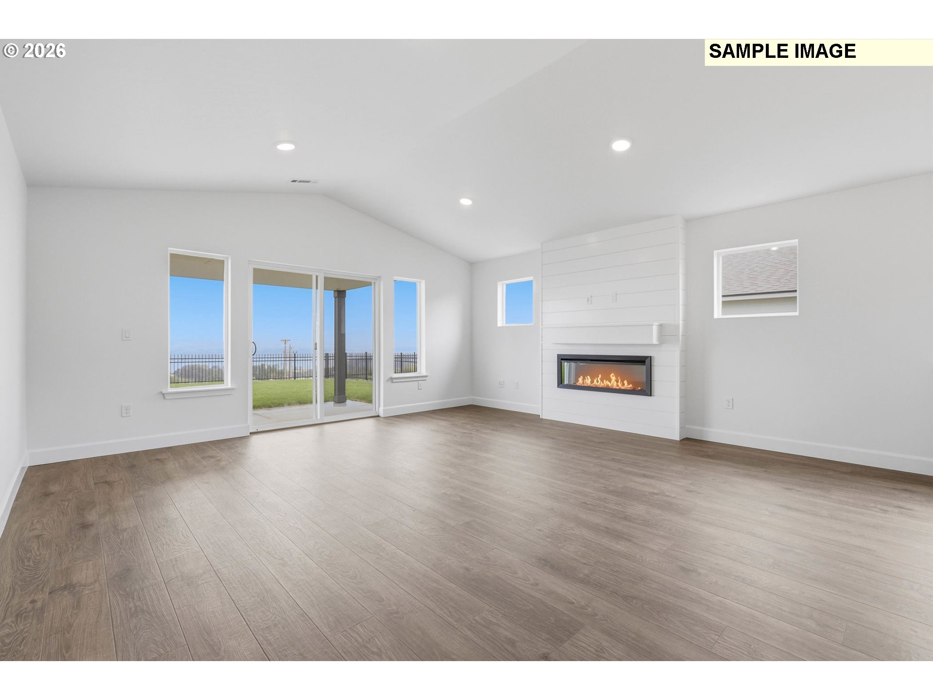 577 Taft St Property Photo 16