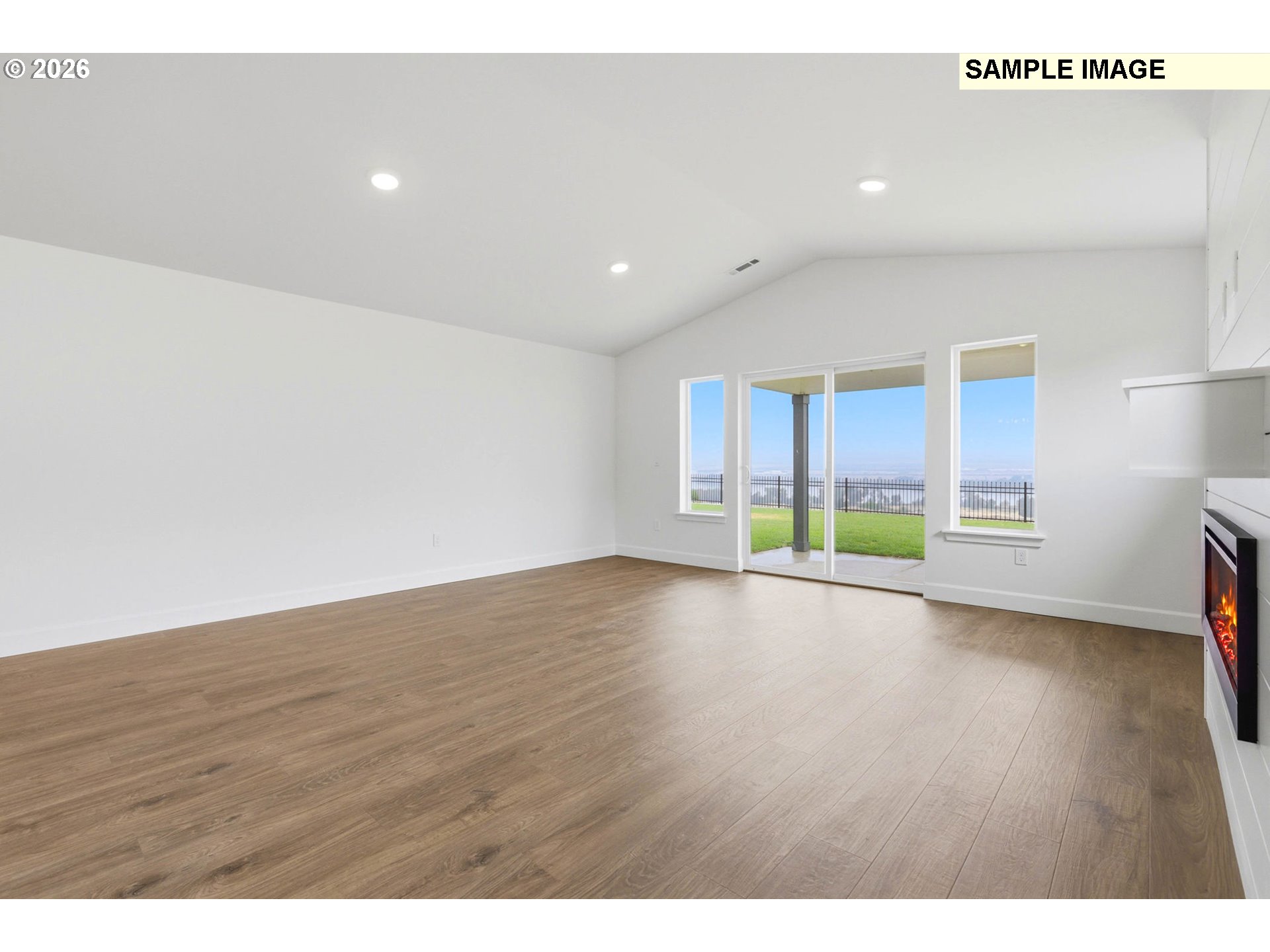 577 Taft St Property Photo 17