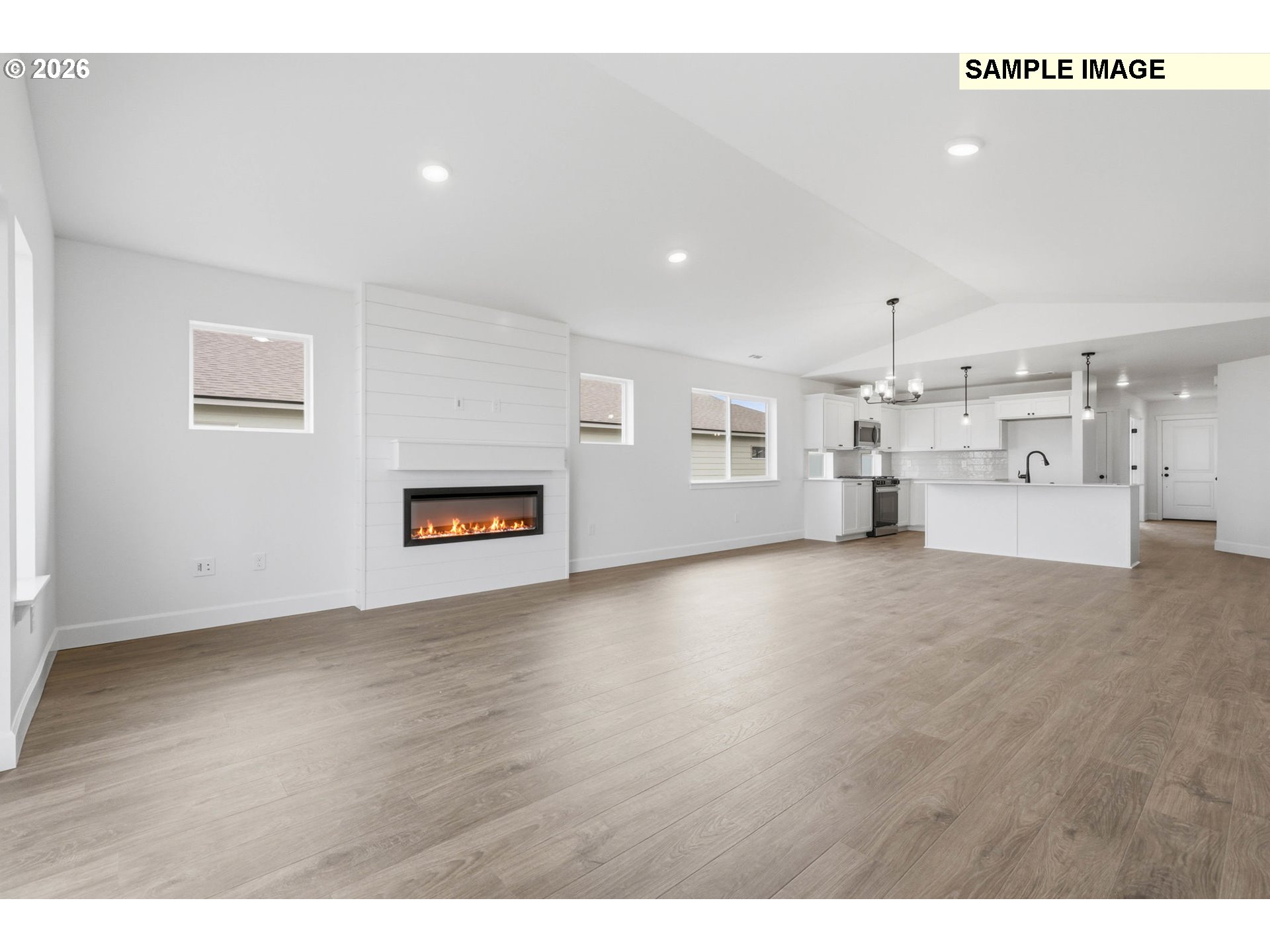 577 Taft St Property Photo 18