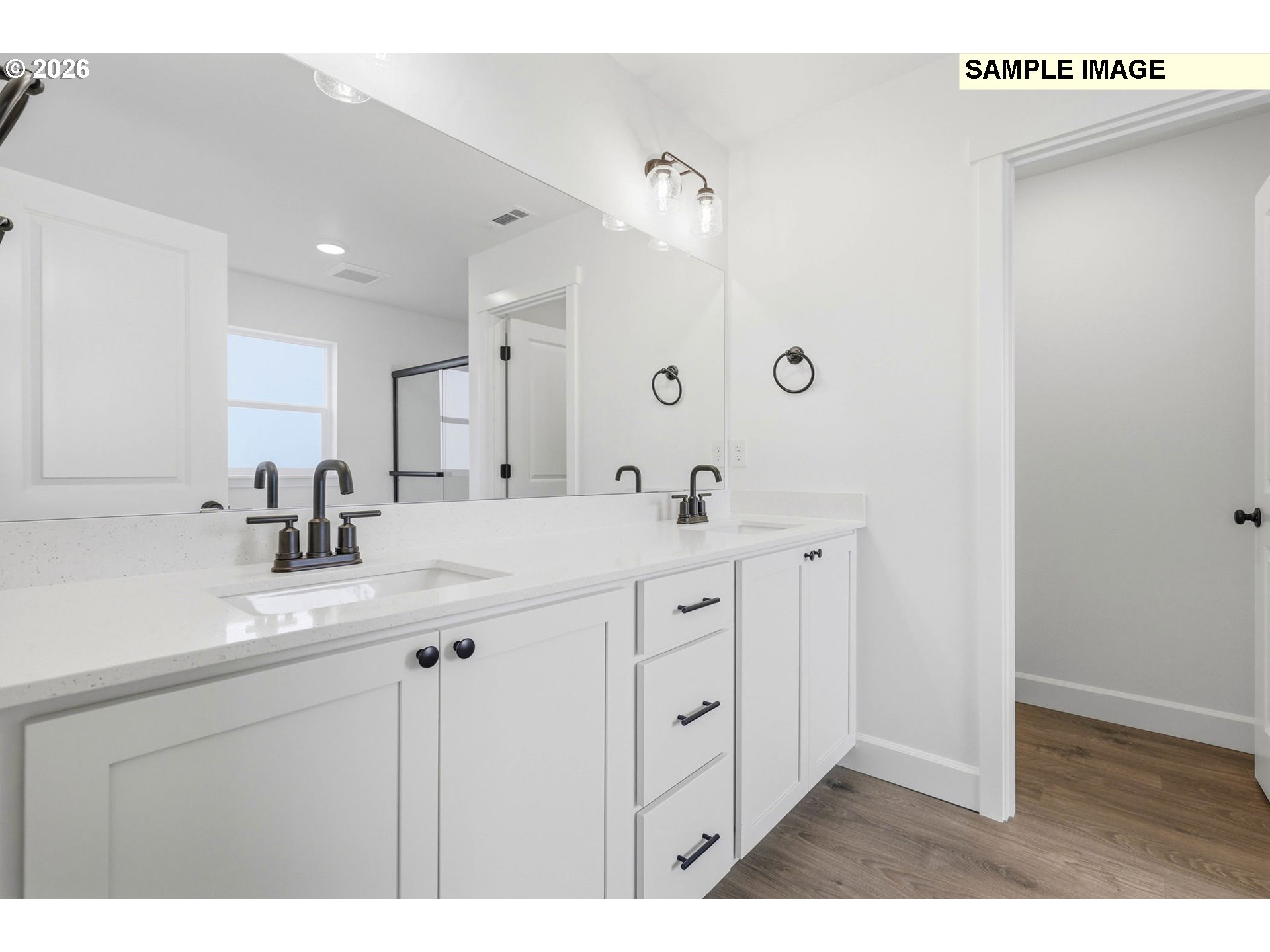 577 Taft St Property Photo 23