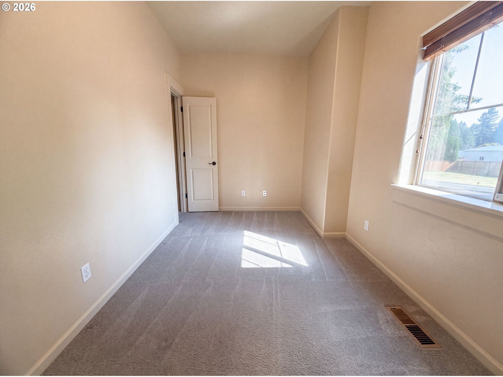 2817 Se Condor Ave Property Photo 6