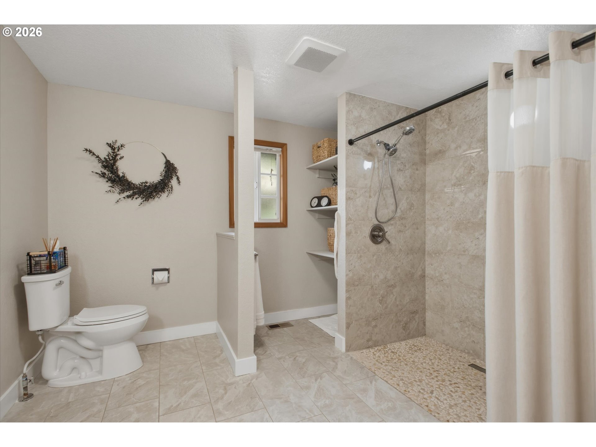 1517 N Locust St Property Photo 9