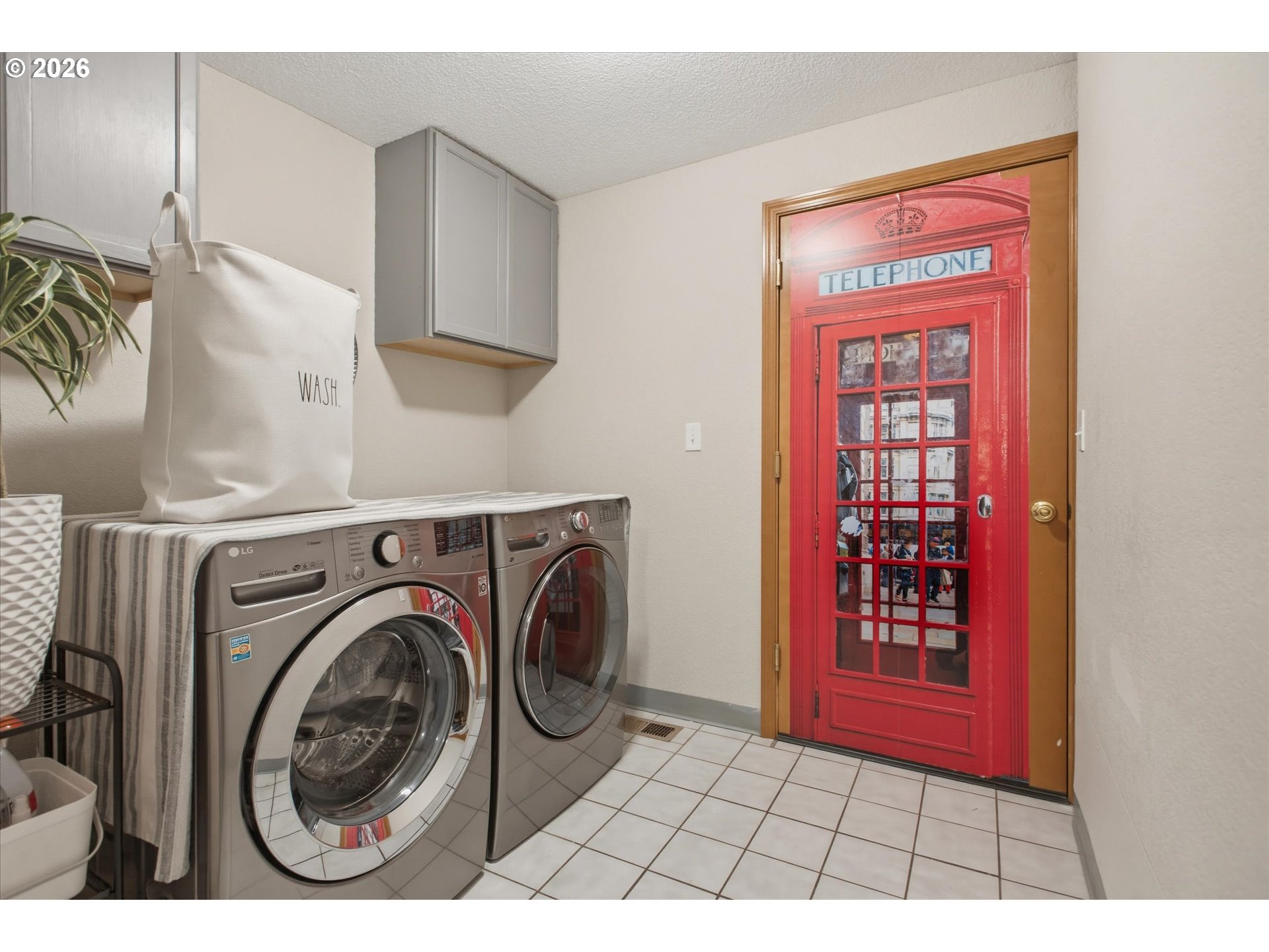 1517 N Locust St Property Photo 11