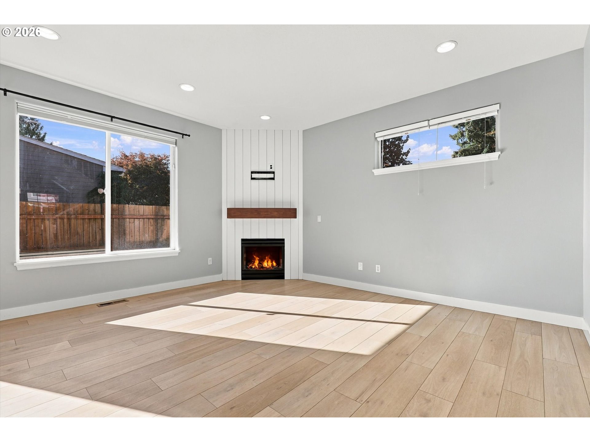 607 10th Ct Property Photo 2