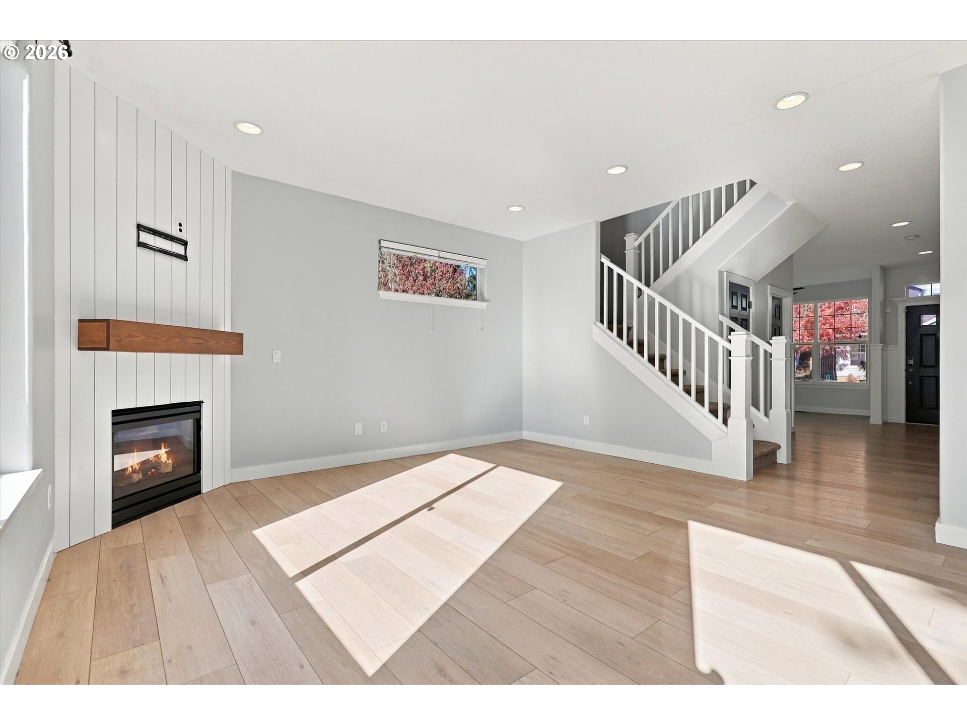 607 10th Ct Property Photo 6