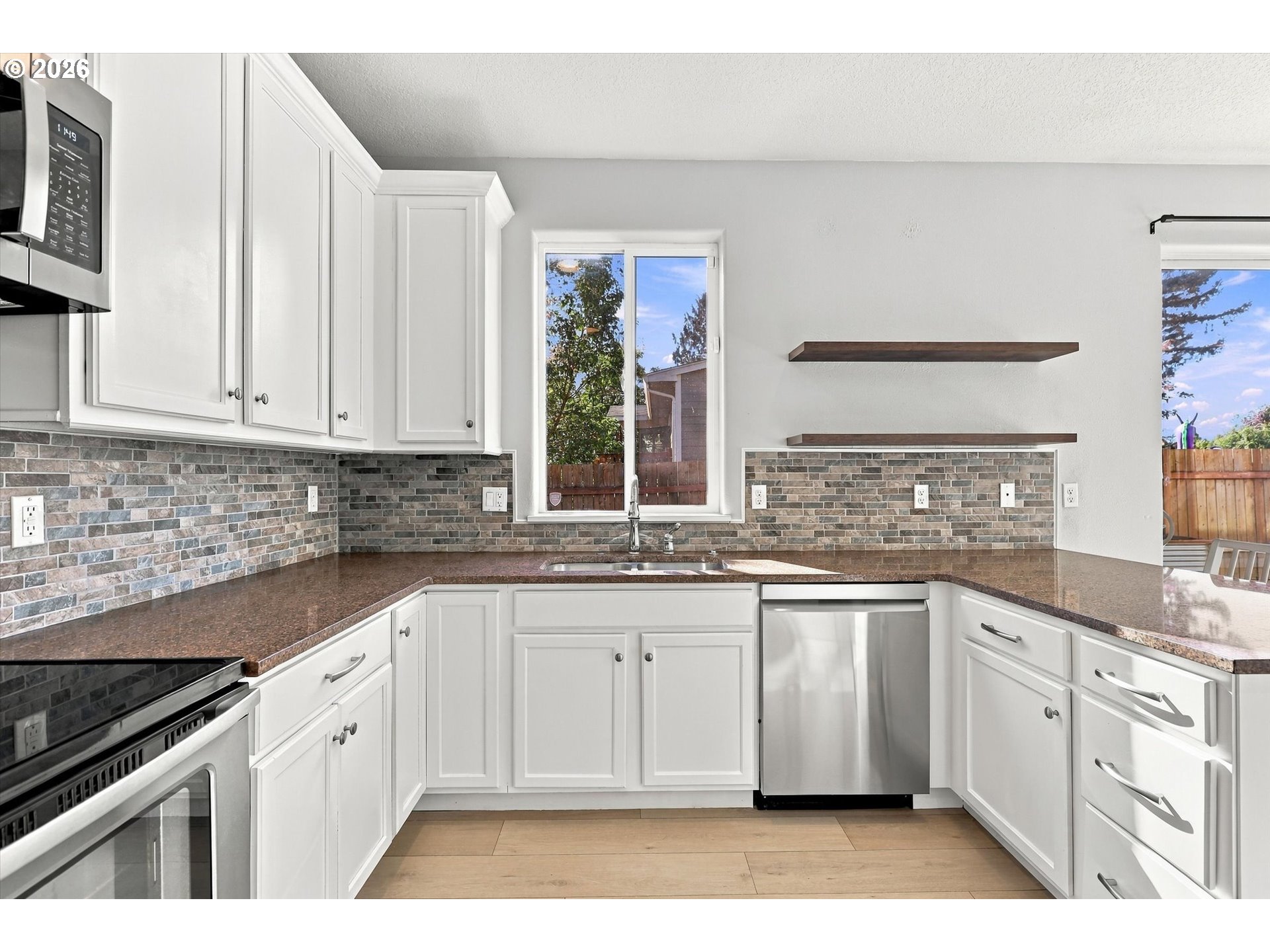 607 10th Ct Property Photo 12