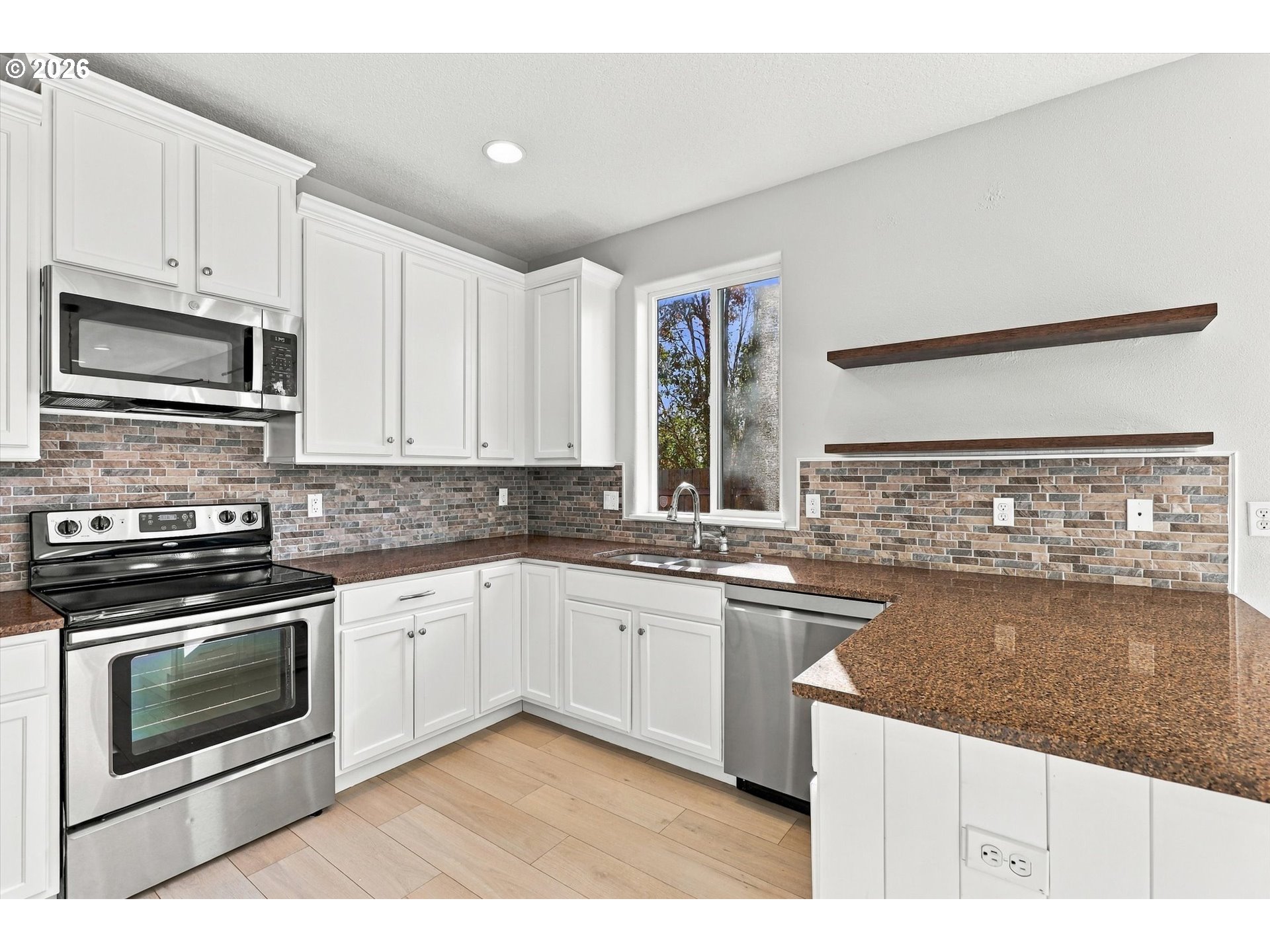 607 10th Ct Property Photo 13
