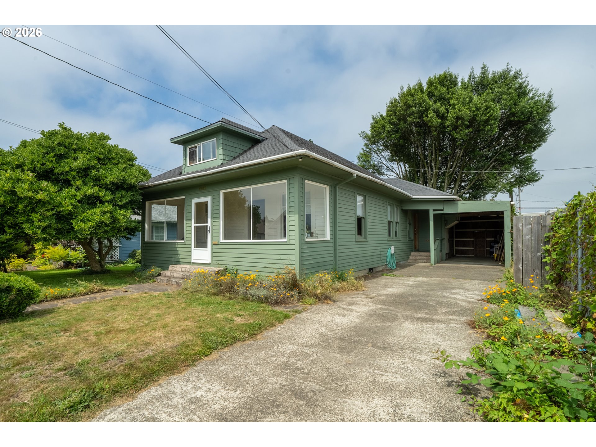 1902 6th St Property Photo 1