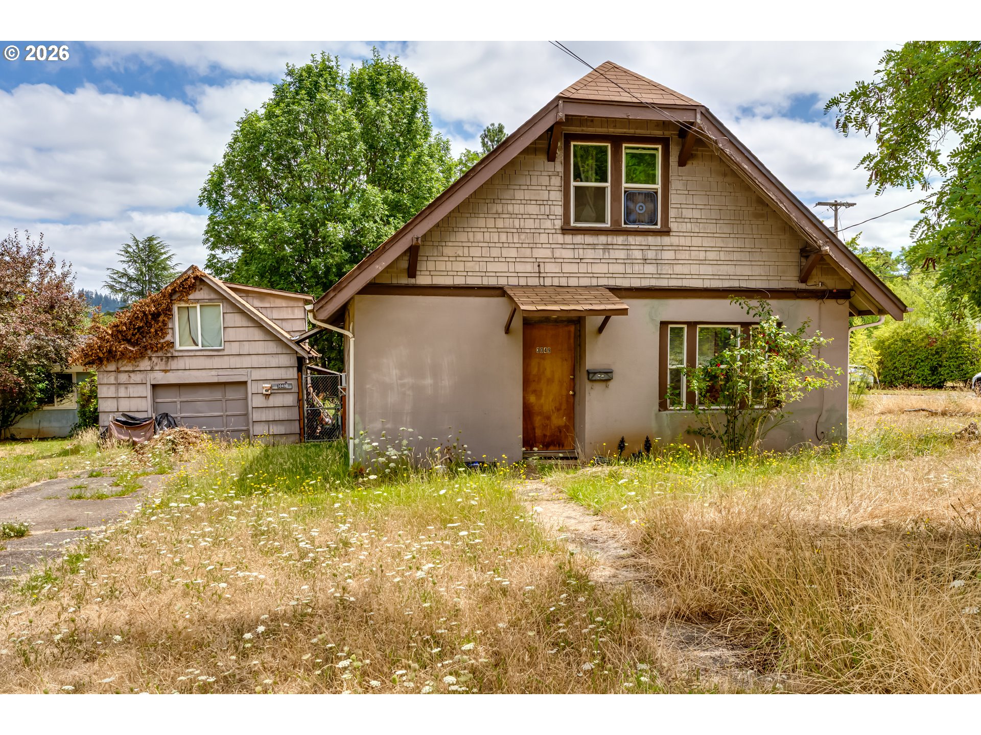 3049 Willamette St Property Photo 1