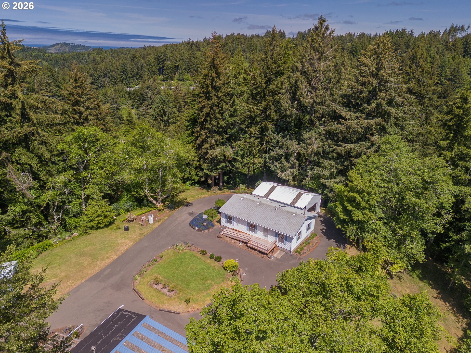 1621 Ne Yaquina Heights Dr Property Photo 1