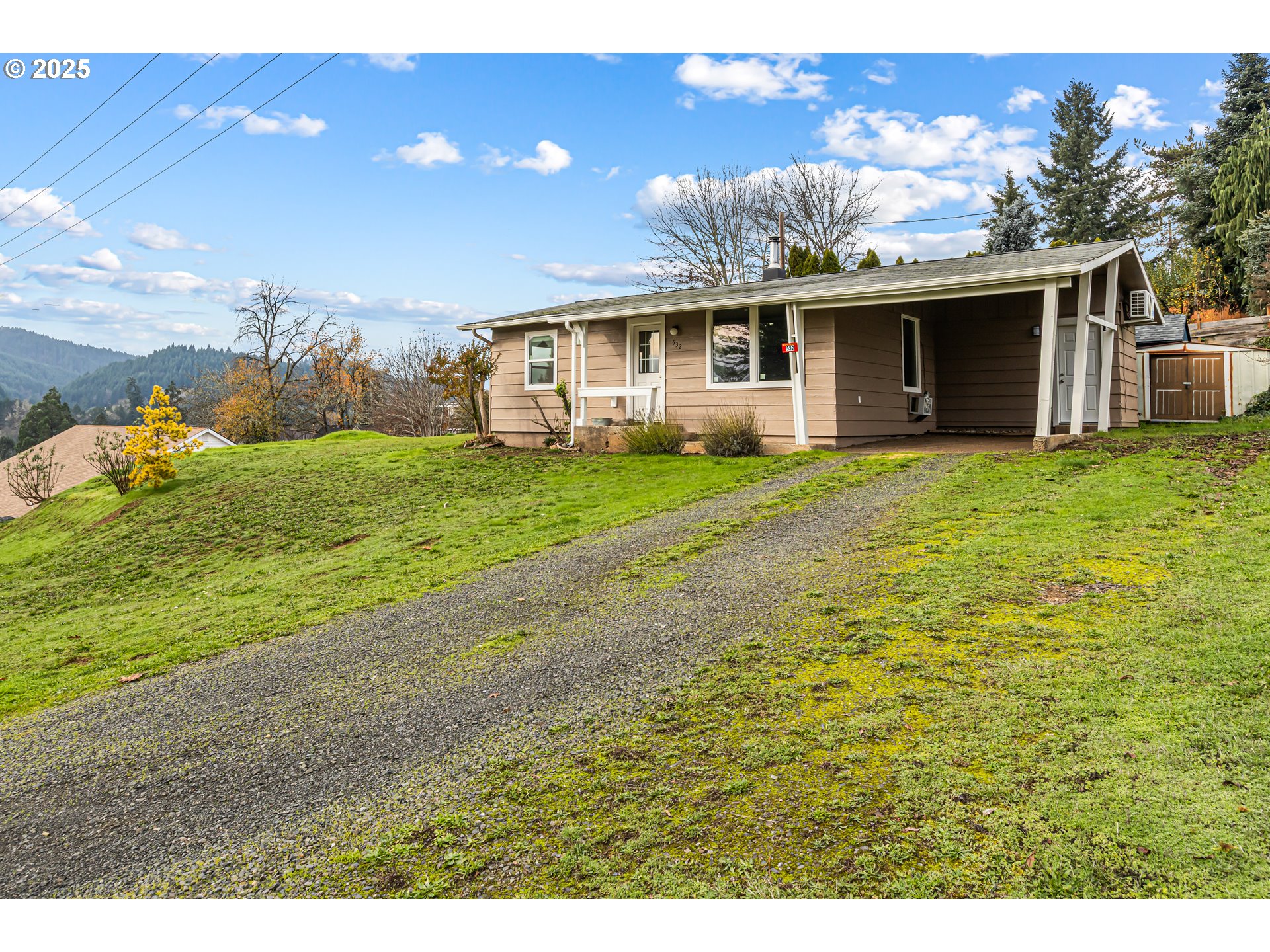 532 2nd St Property Photo 1