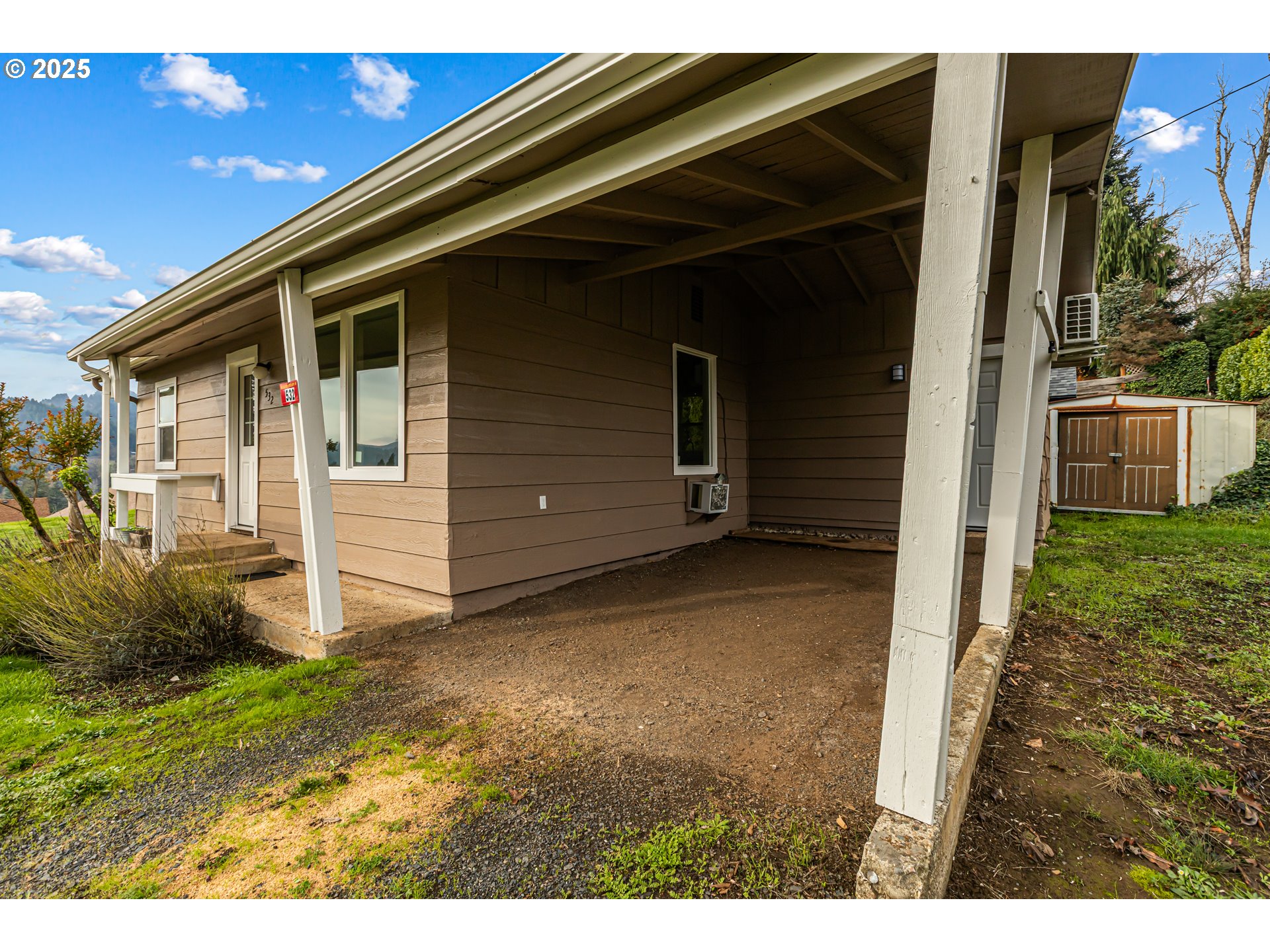 532 2nd St Property Photo 3