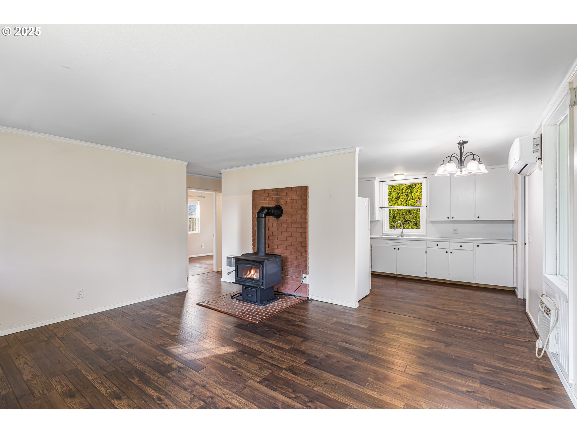 532 2nd St Property Photo 9