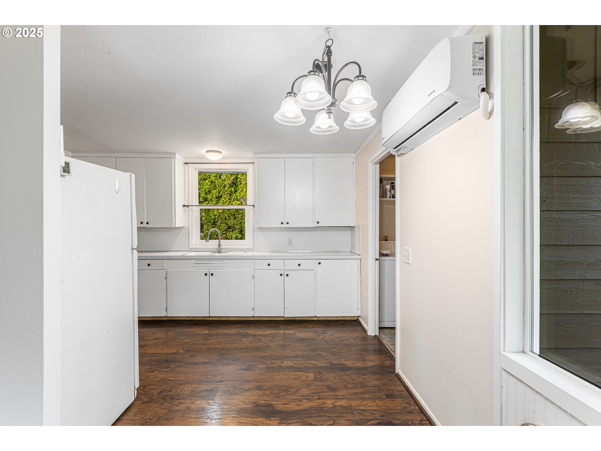 532 2nd St Property Photo 11