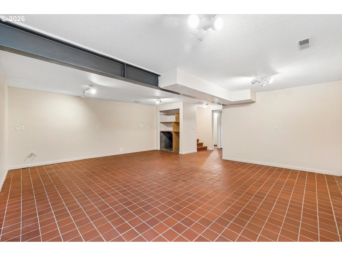 944 Se Sherrett St Property Photo 29
