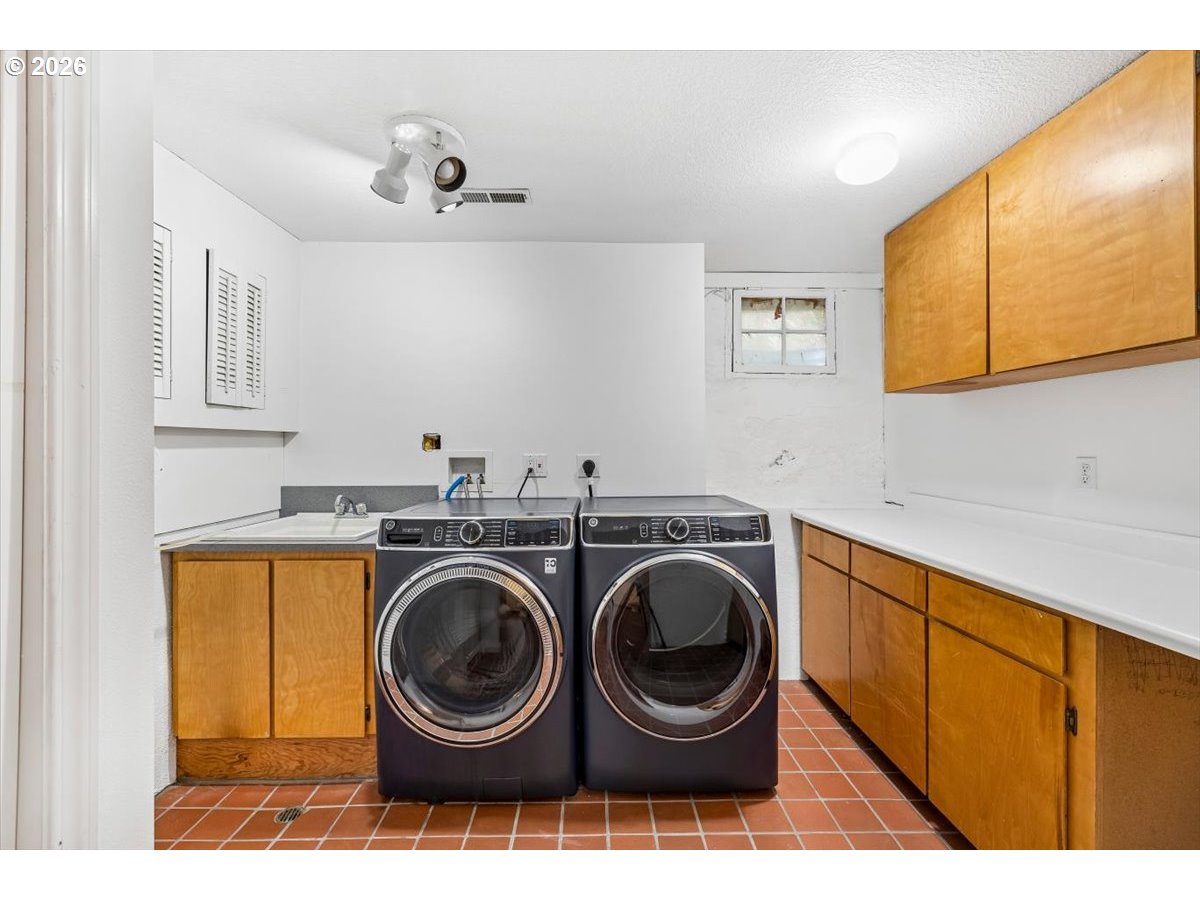 944 Se Sherrett St Property Photo 32