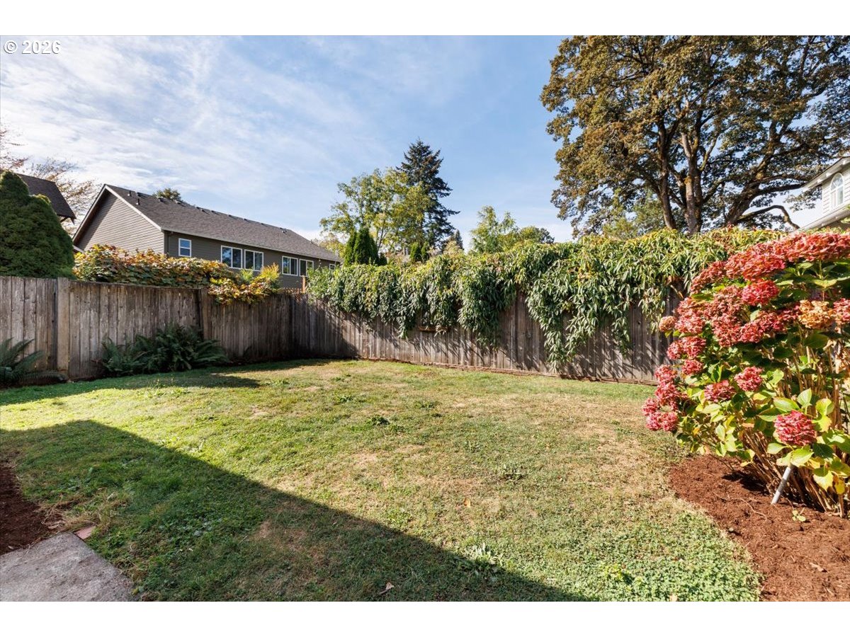 944 Se Sherrett St Property Photo 39