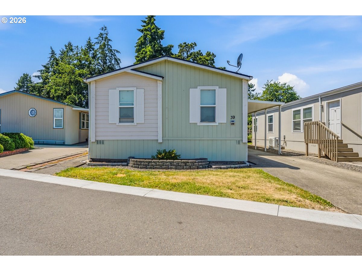 13900 SE HIGHWAY 212 39 Property Photo 1
