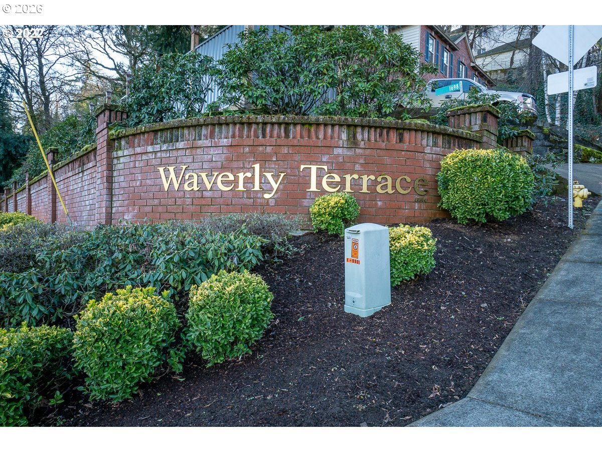 1686 Se Mcbrod Ave Property Photo 1