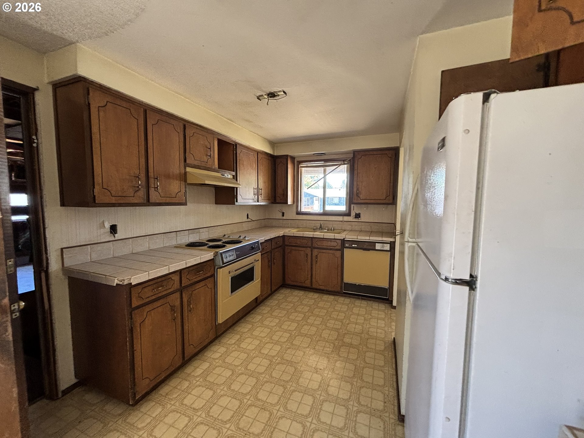 1164 Elizabeth St Property Photo 8