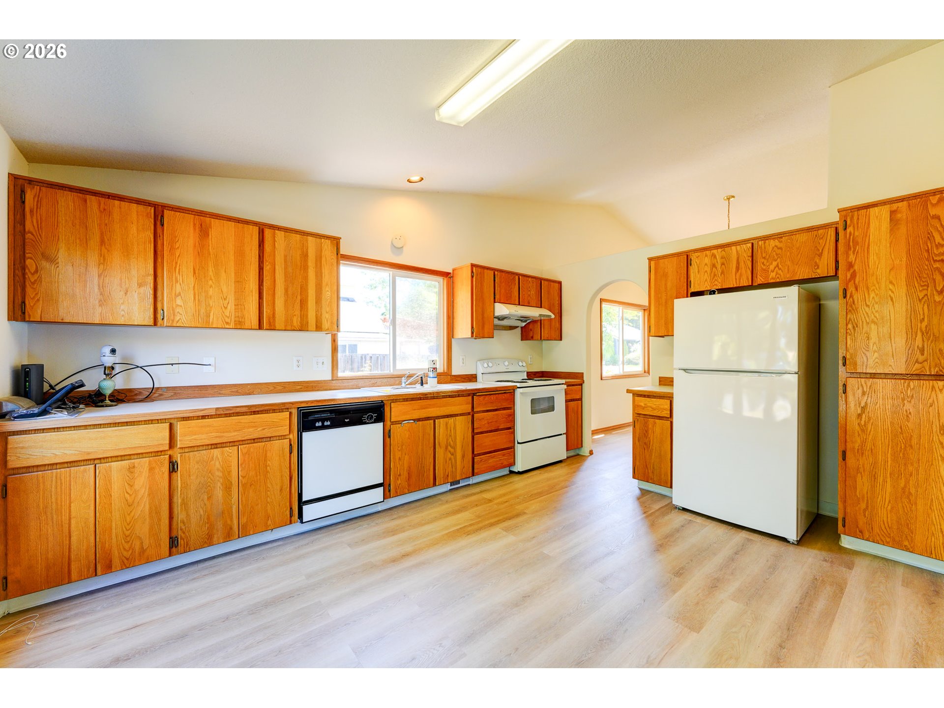 17440 Sw Stark St Property Photo 2