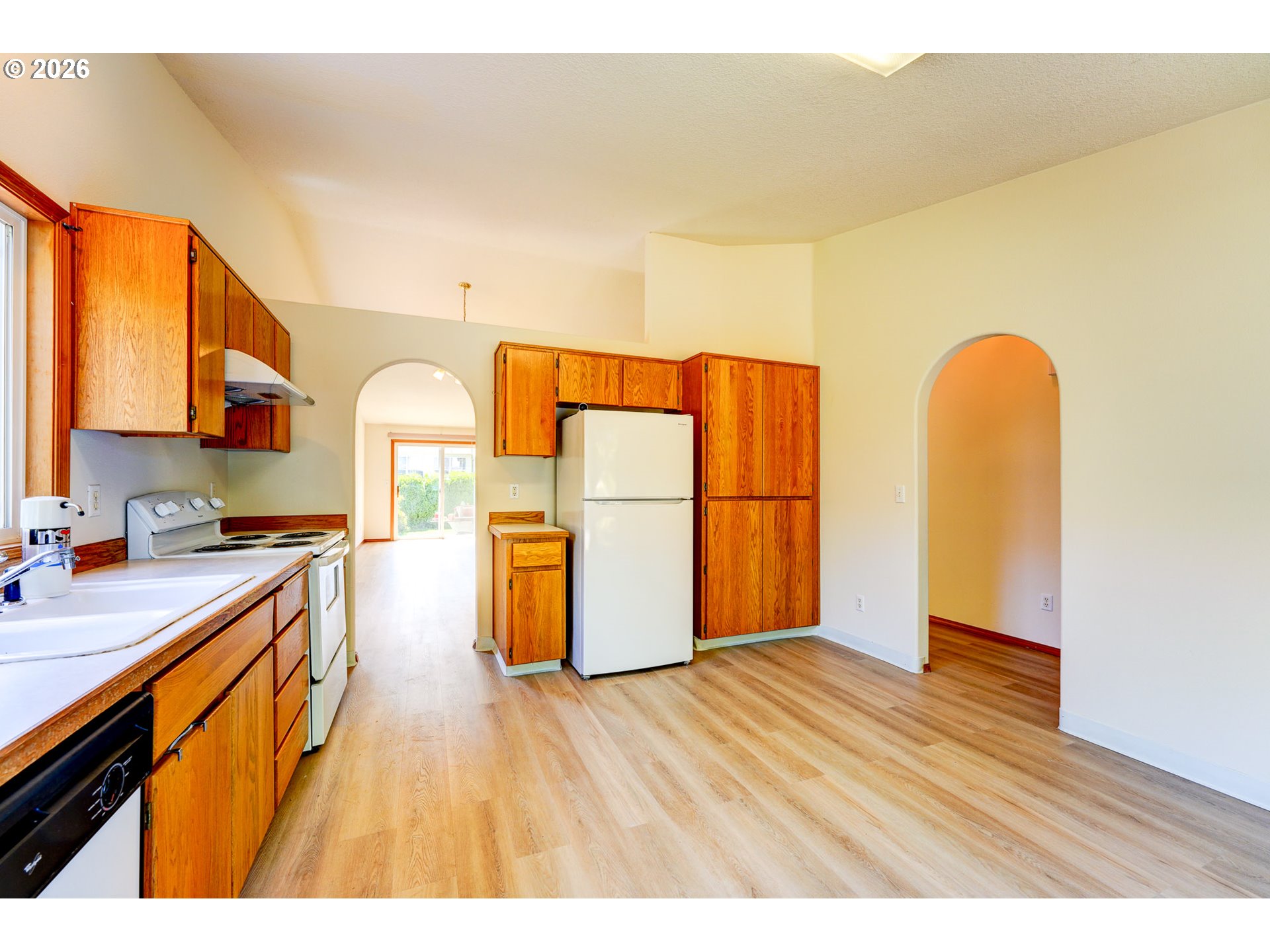 17440 Sw Stark St Property Photo 6