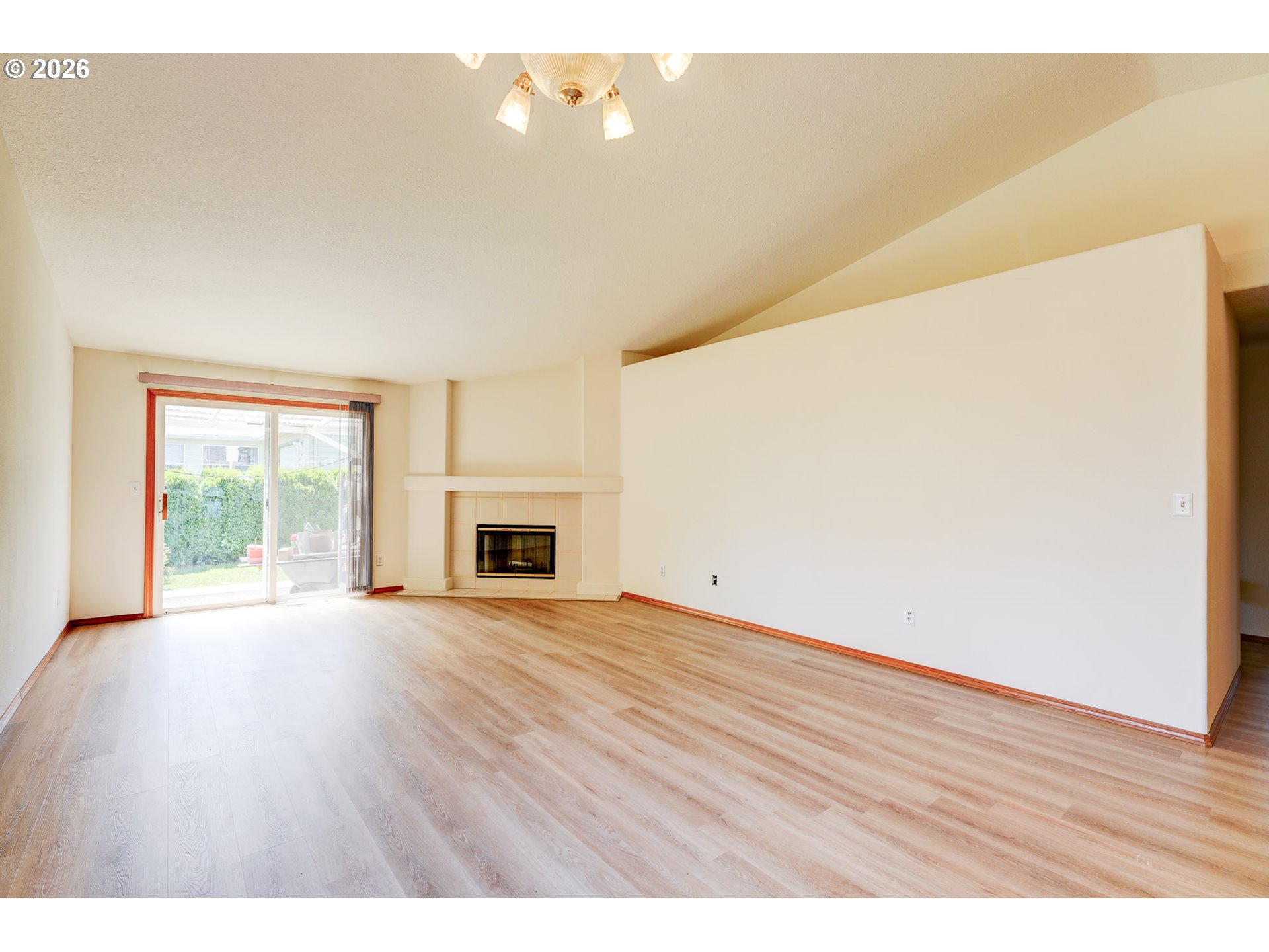 17440 Sw Stark St Property Photo 9