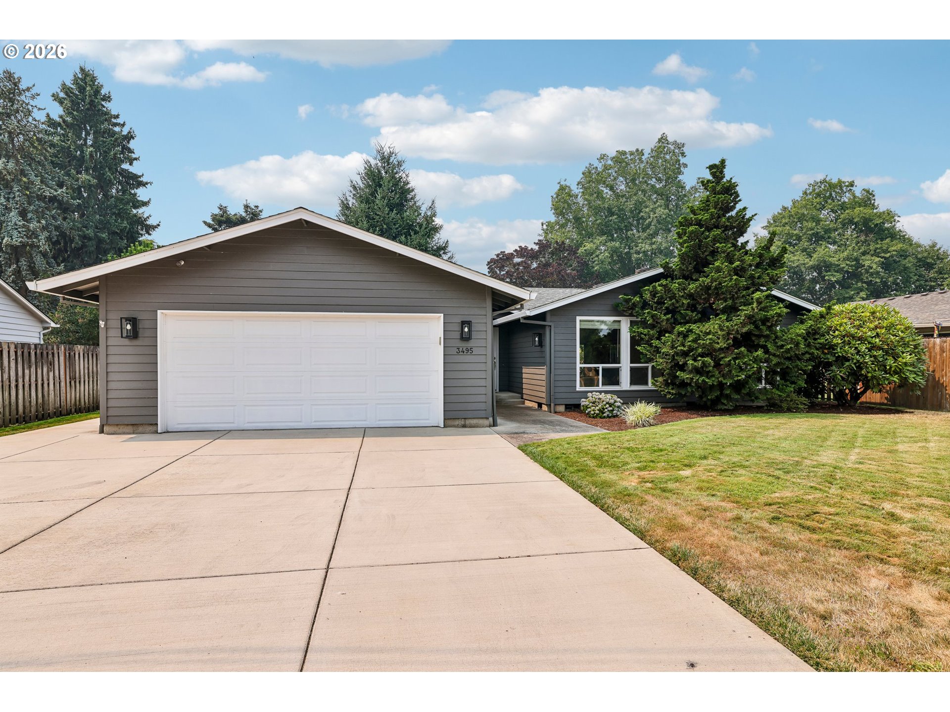 3495 Oak St Property Photo 1