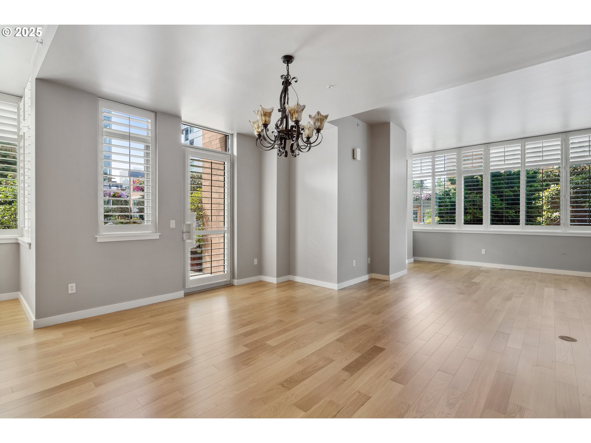 1920 S River Dr E102 Property Photo 10