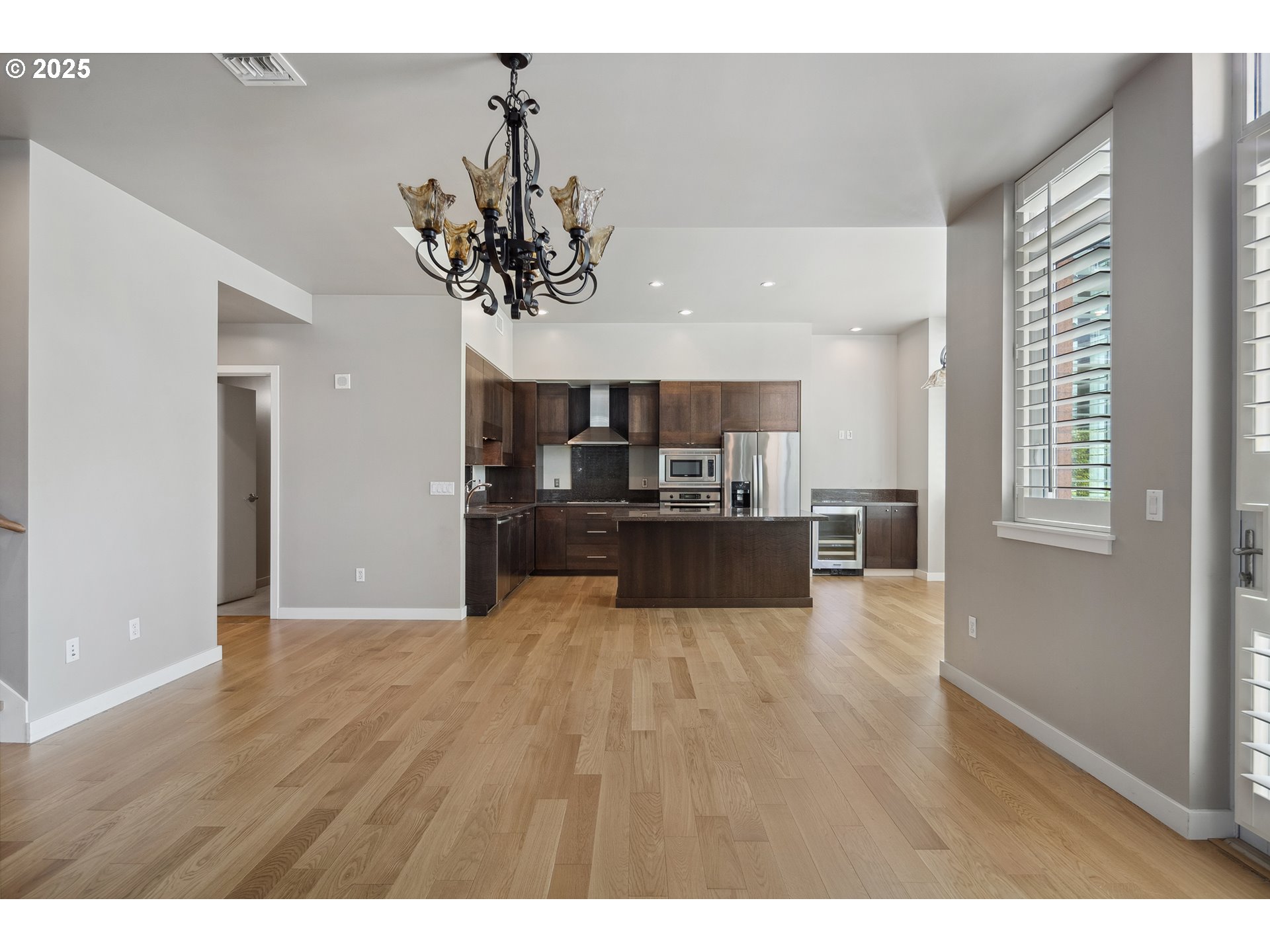 1920 S River Dr E102 Property Photo 12