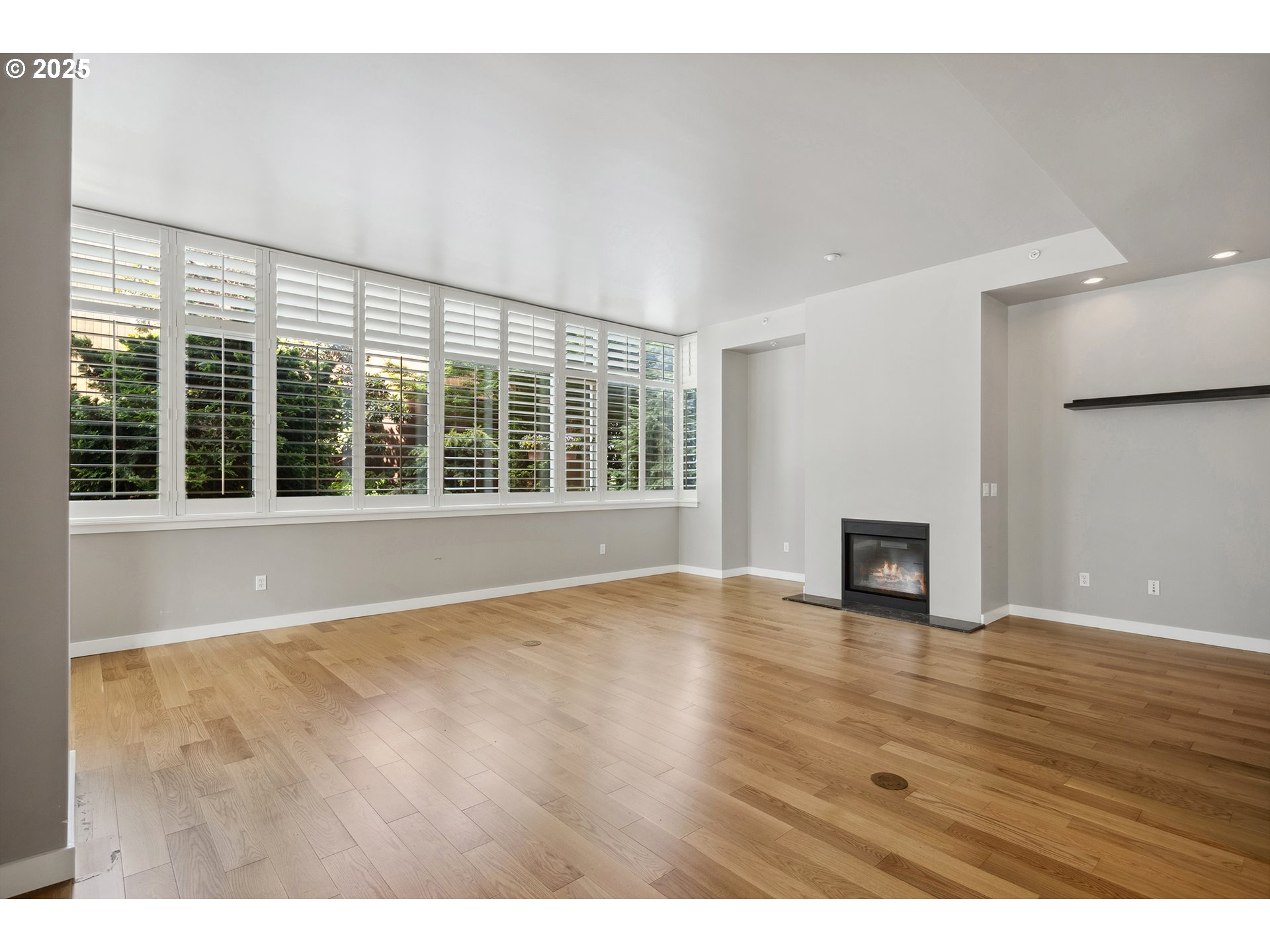 1920 S River Dr E102 Property Photo 14
