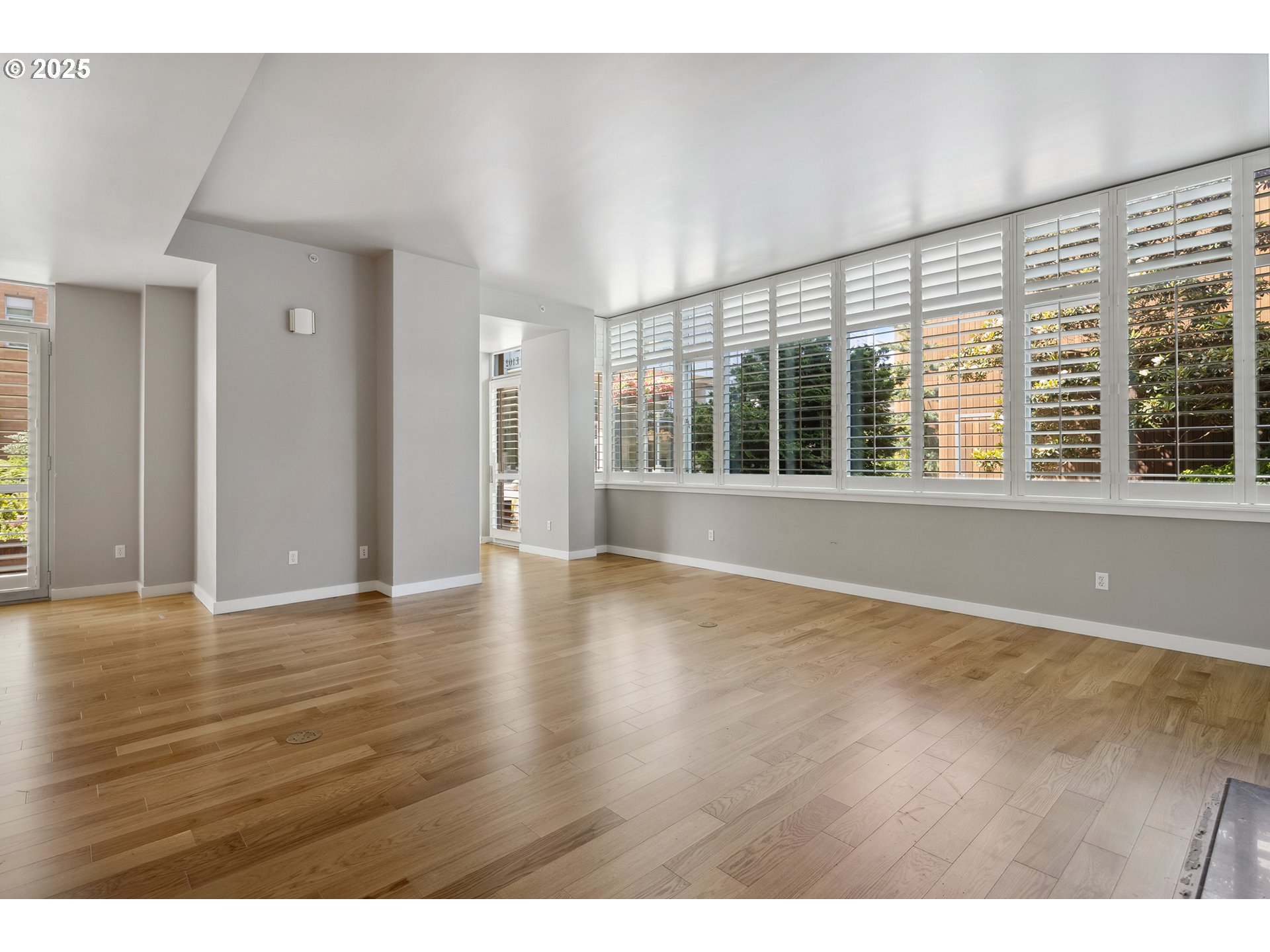 1920 S River Dr E102 Property Photo 15