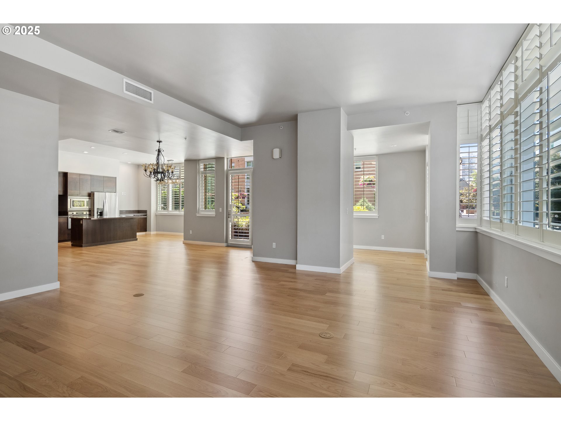 1920 S River Dr E102 Property Photo 16