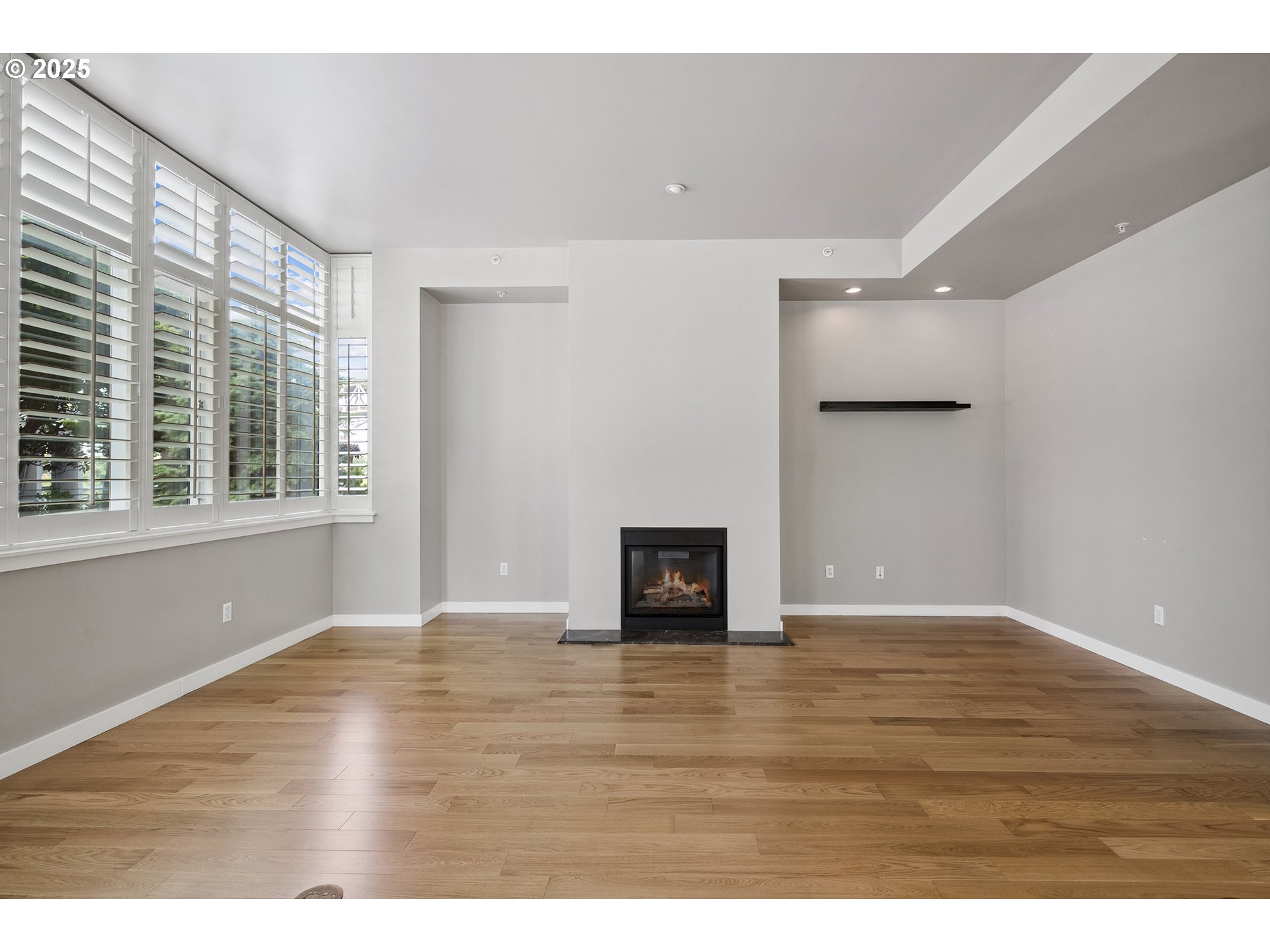 1920 S River Dr E102 Property Photo 17
