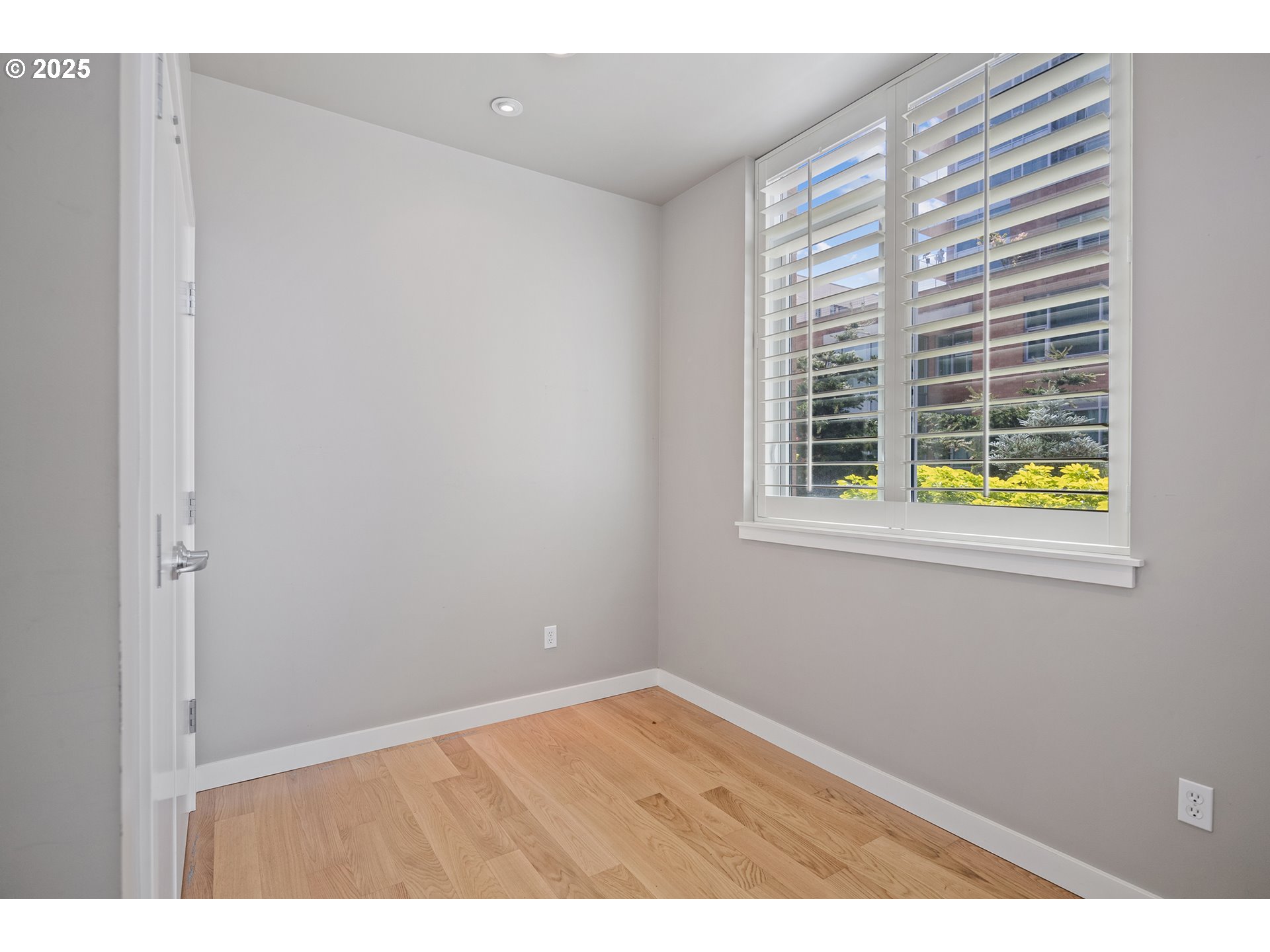 1920 S River Dr E102 Property Photo 18