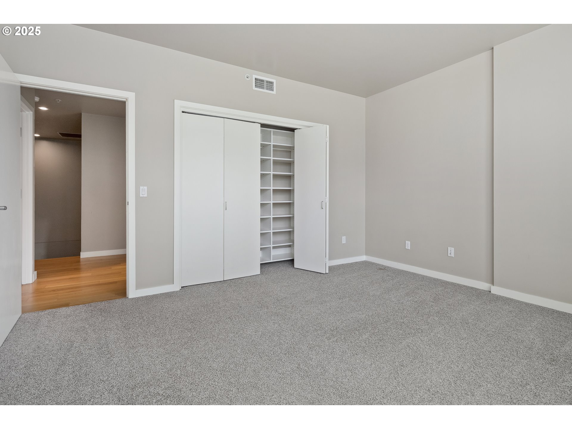1920 S River Dr E102 Property Photo 23